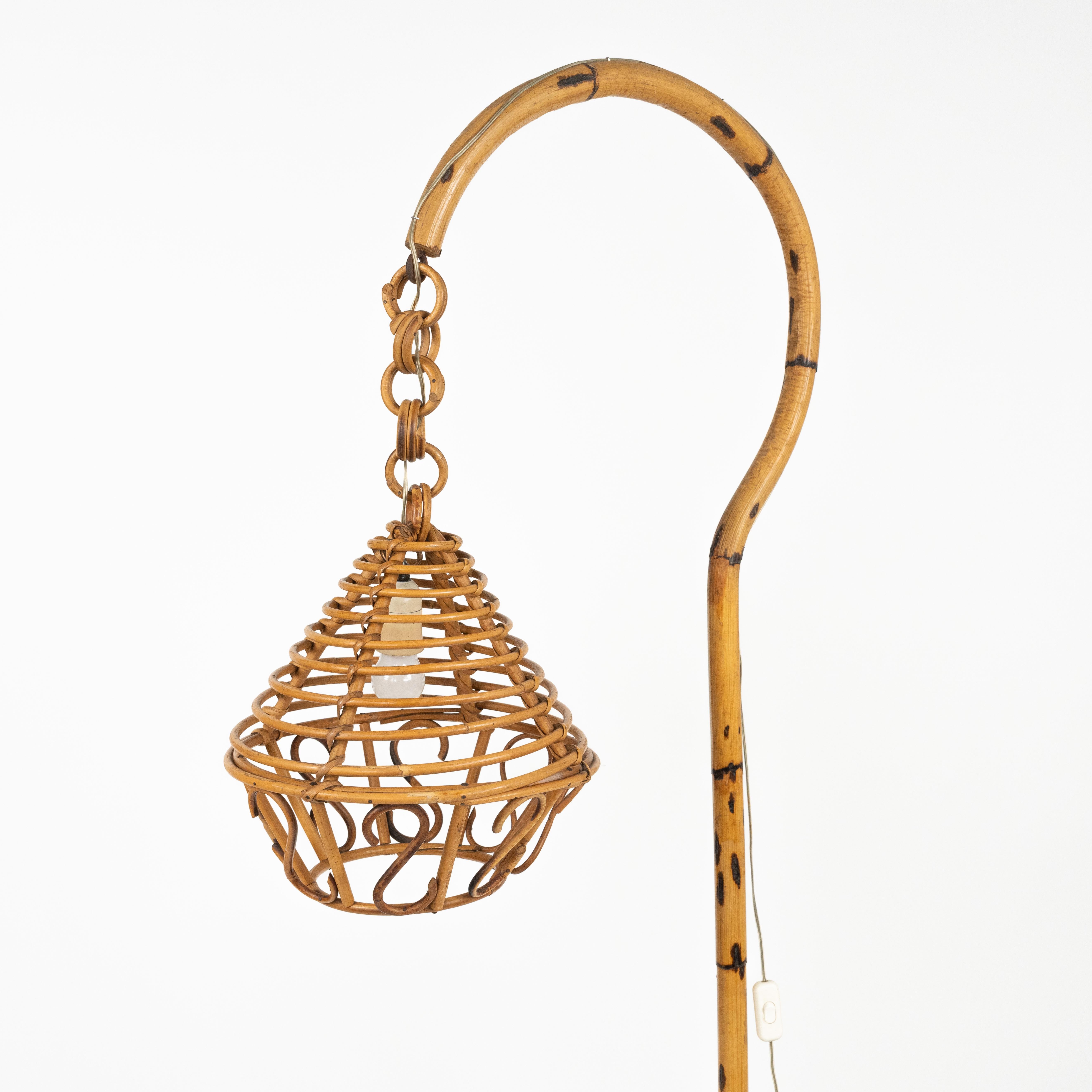 Lampada da terra in rattan e bambù del Medioevo in stile Louis Sognot, Italia 1960 in vendita 2