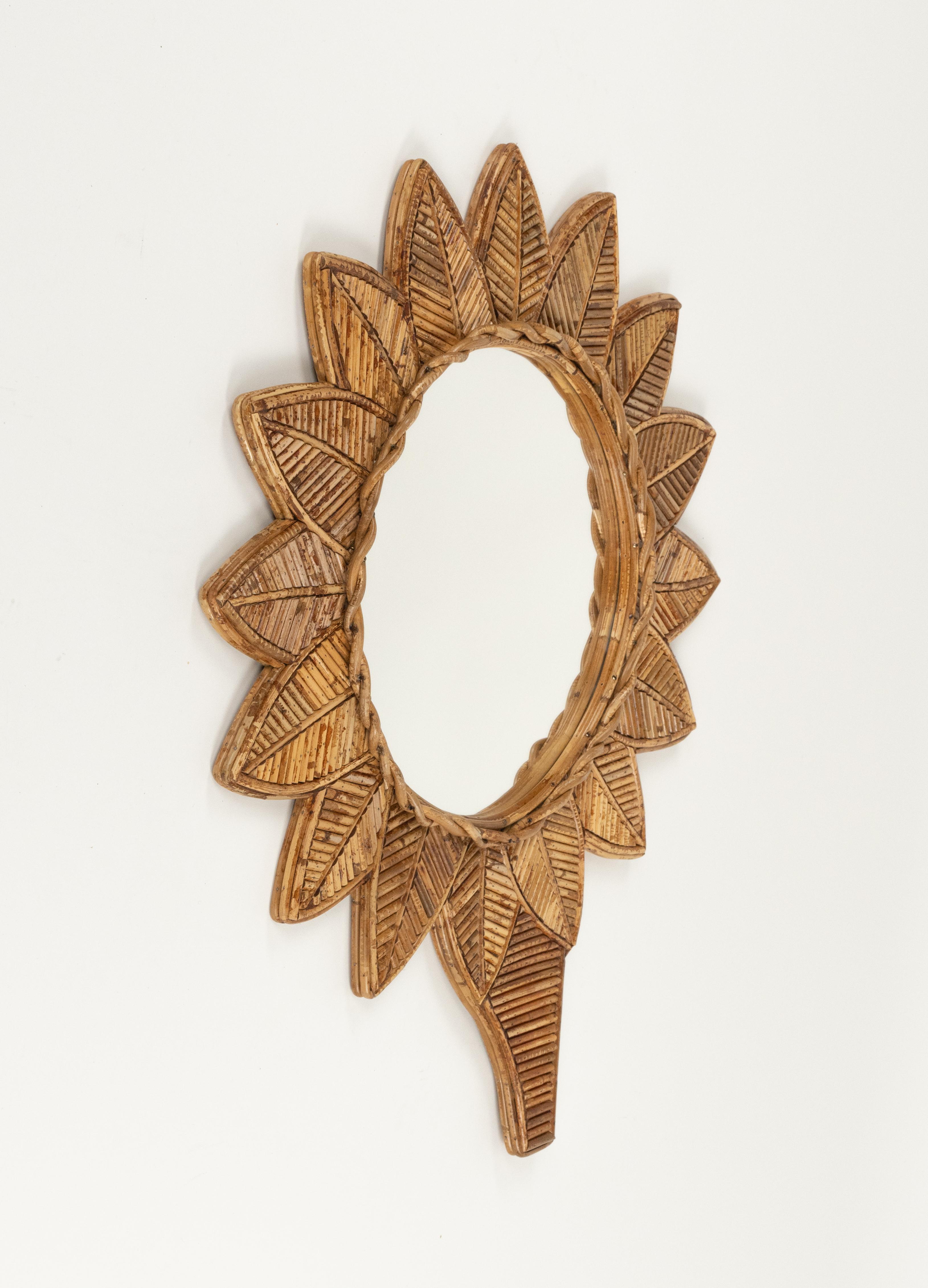 Midcentury Rattan and Bamboo Leaf Wall Mirror by Vivai Del Sud, Italy 1970s In Good Condition For Sale In Rome, IT