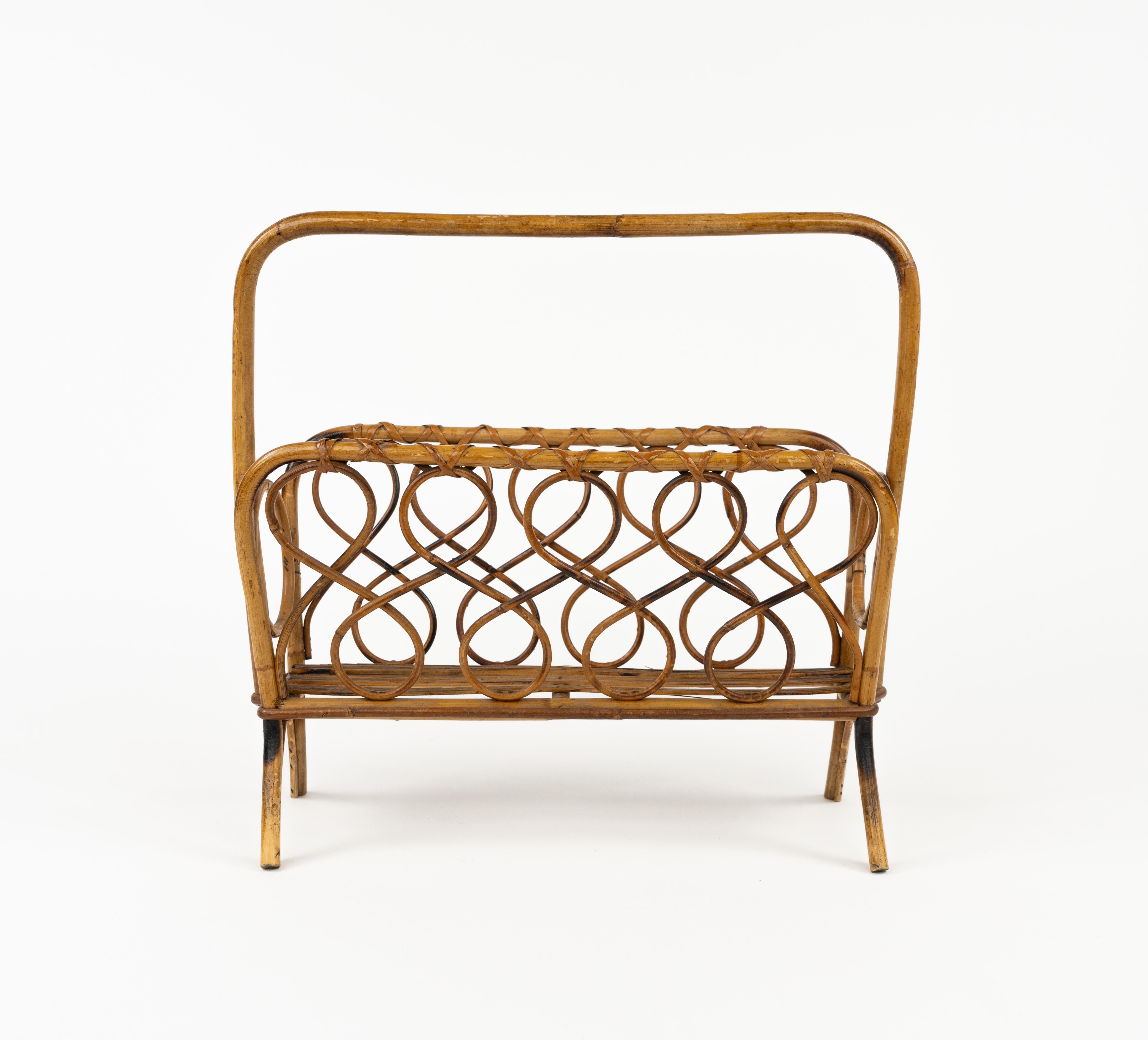 Midcentury beautiful magazine rack in bamboo and rattan.

Made in Italy in the 1960s. 