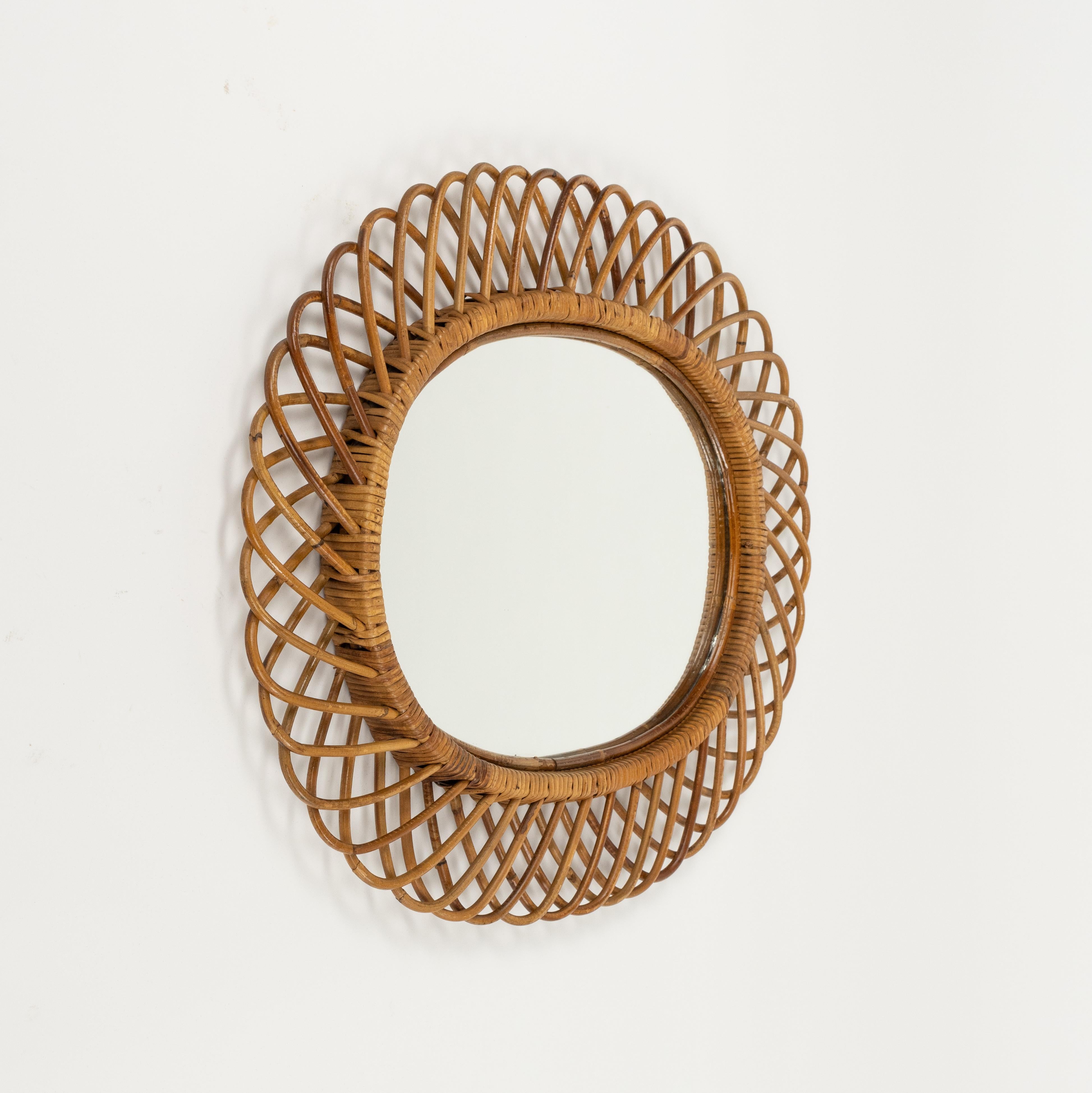 Midcentury beautiful oval wall mirror in bamboo and rattan by Franco Albini.   

Made in Italy in the 1960s.  

The mirror, original of the period, shows small signs of time.  

The mirror would be perfect for a bedroom, dressing room, cloakroom or