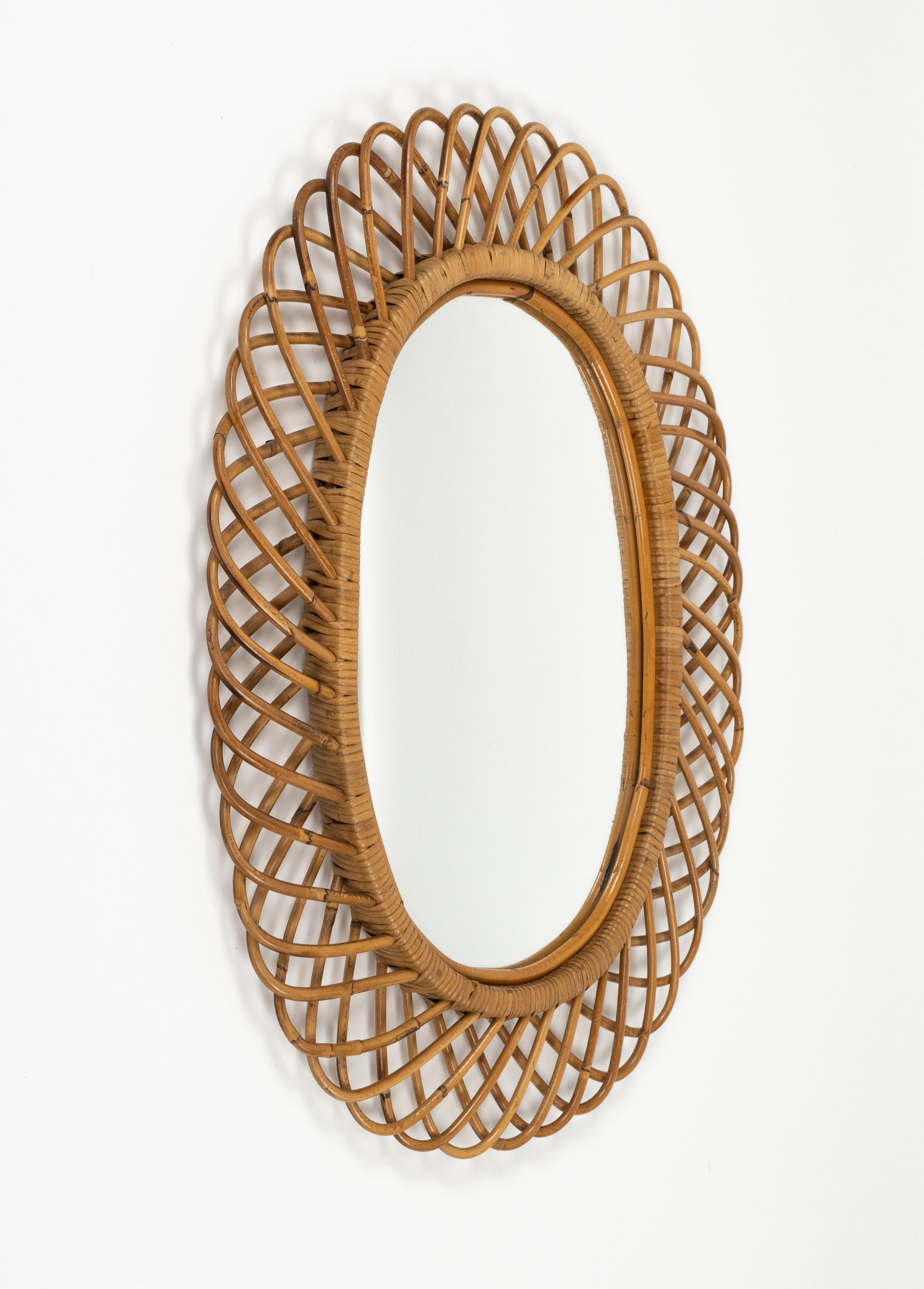 Italiano Specchio da parete ovale in rattan e bambù del Medioevo di Franco Albini, Italia 1960 in vendita