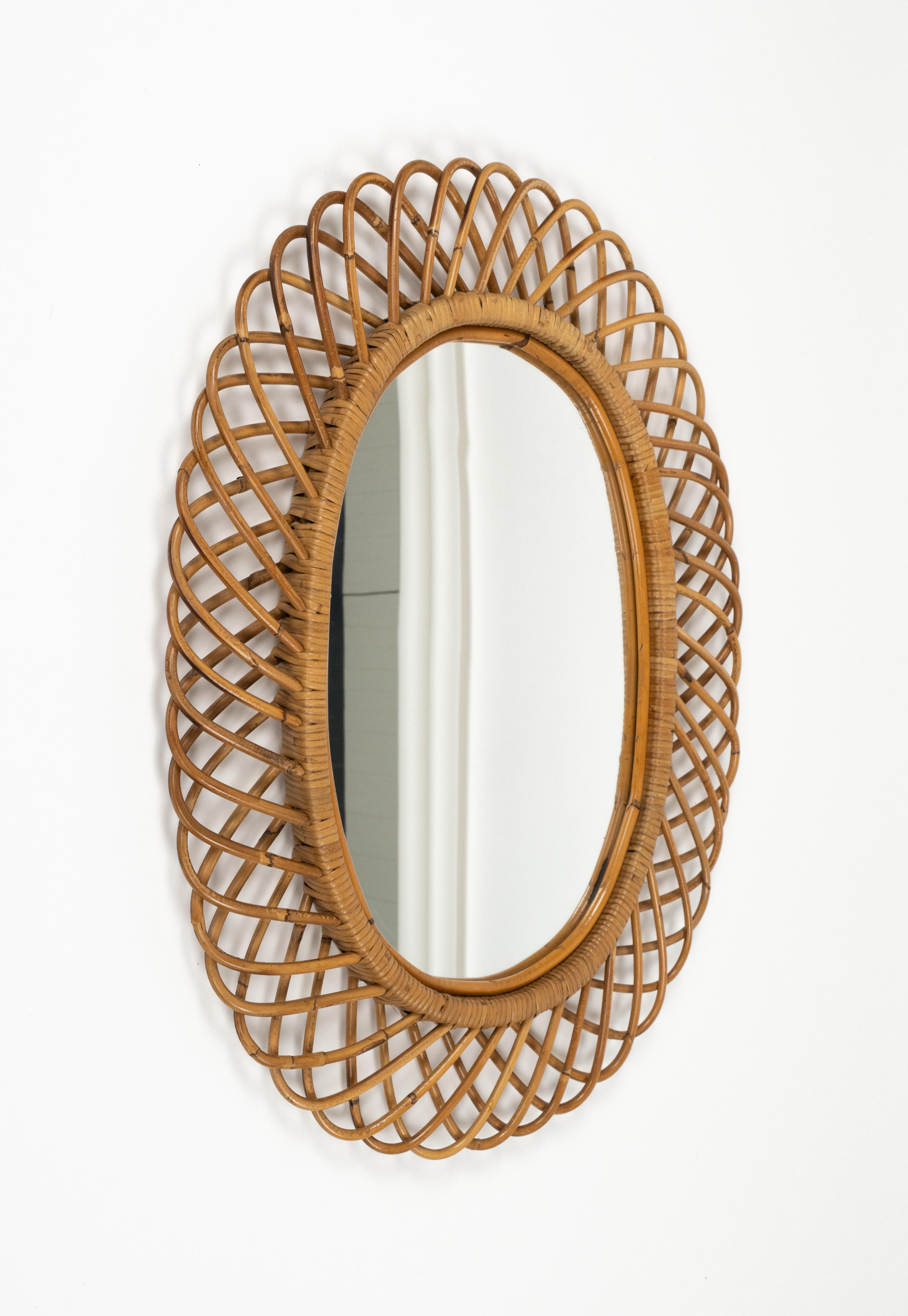 Specchio da parete ovale in rattan e bambù del Medioevo di Franco Albini, Italia 1960 In condizioni buone in vendita a Rome, IT