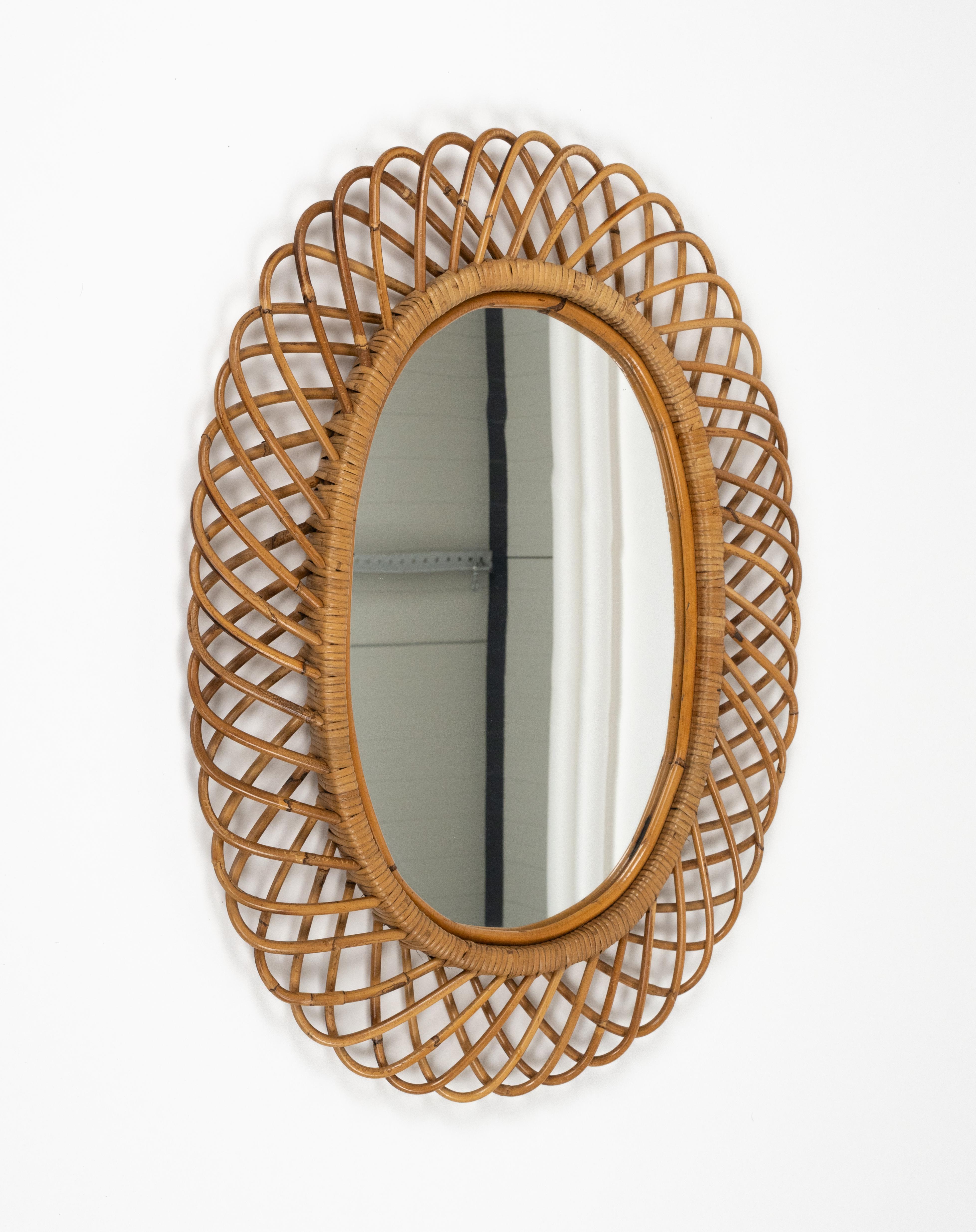 Metà XX secolo Specchio da parete ovale in rattan e bambù del Medioevo di Franco Albini, Italia 1960 in vendita