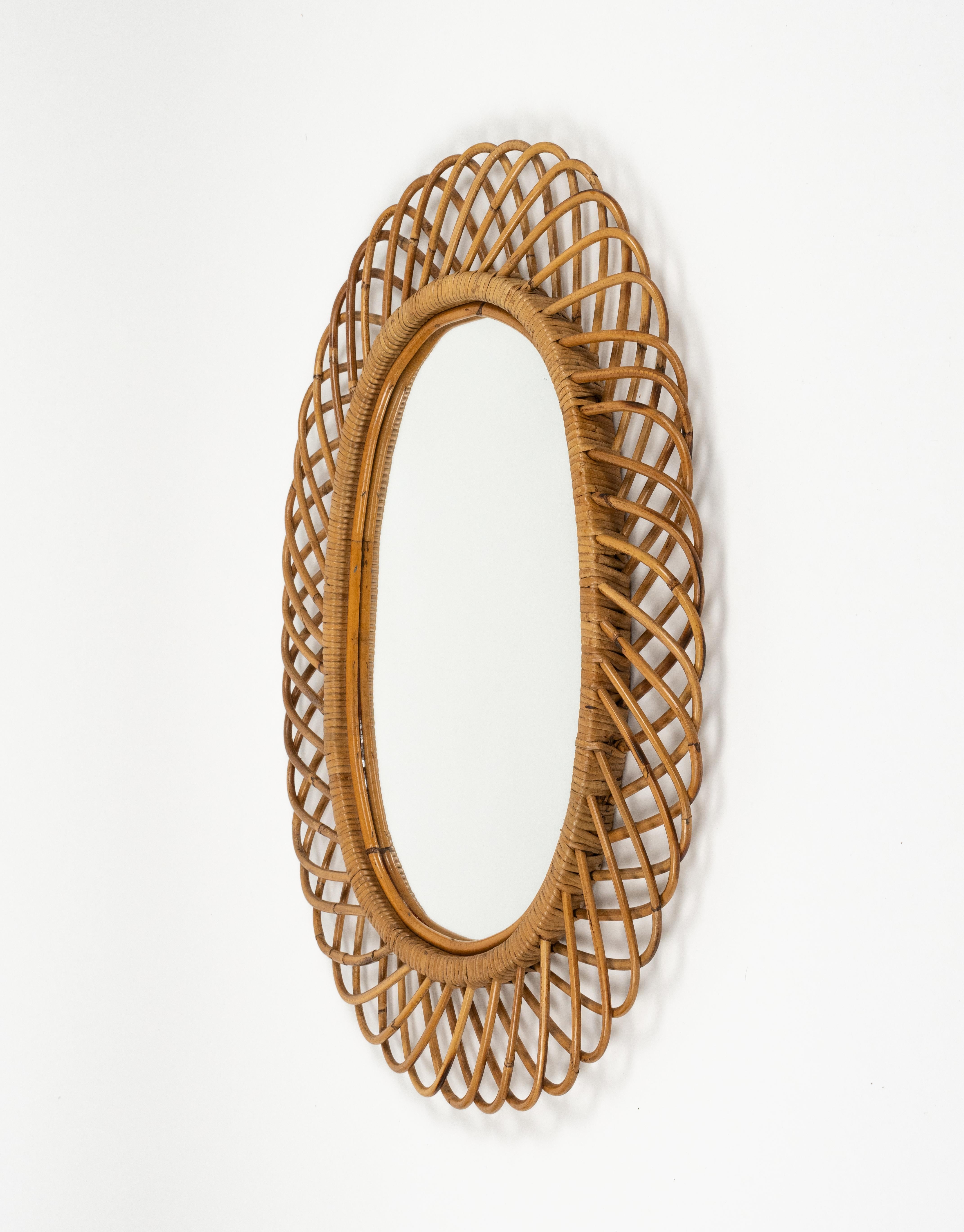 Bambù Specchio da parete ovale in rattan e bambù del Medioevo di Franco Albini, Italia 1960 in vendita