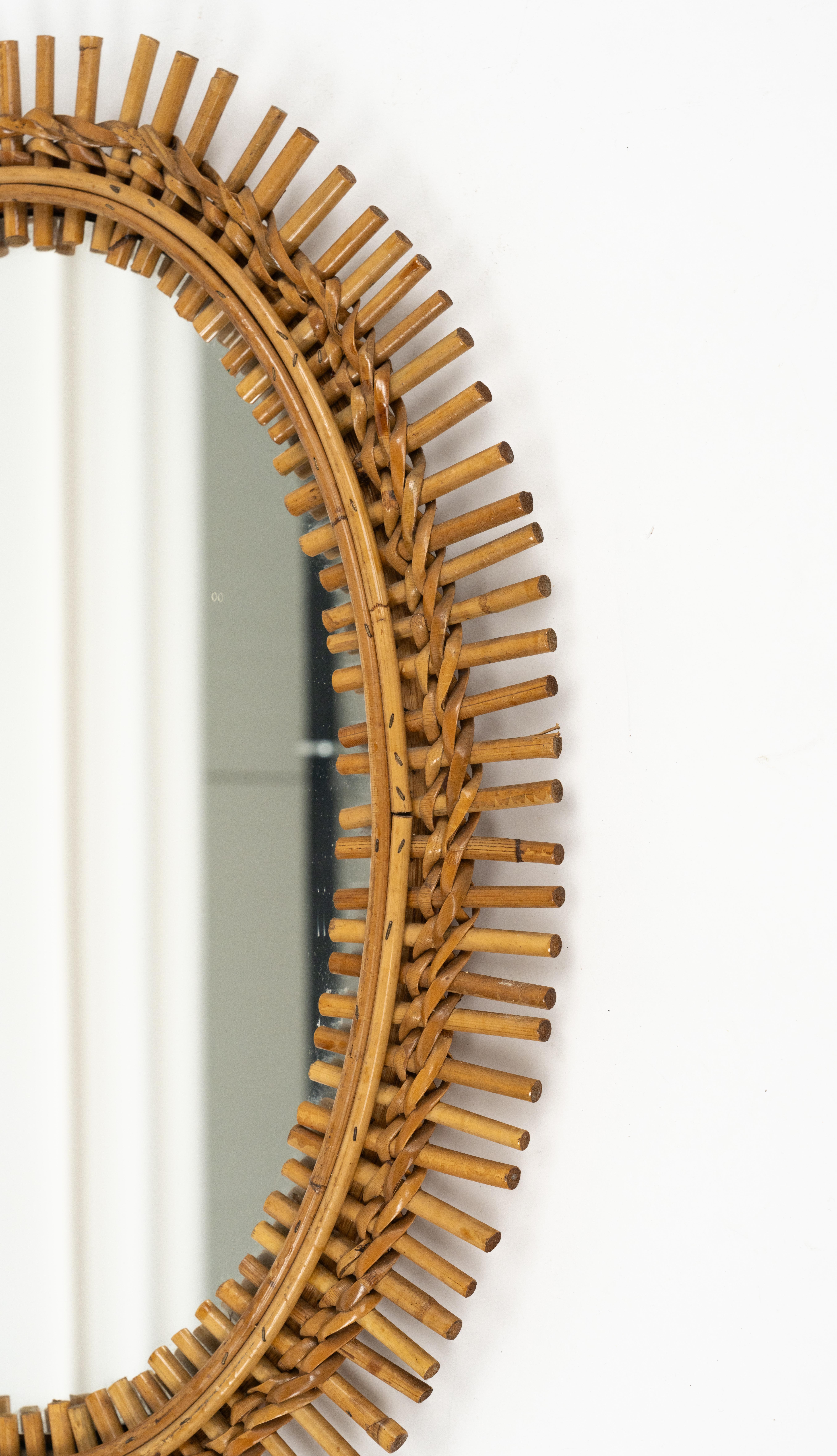 Specchio da parete ovale in rattan e bambù del Medioevo Stile Franco Albini, Italia 1960 in vendita 2