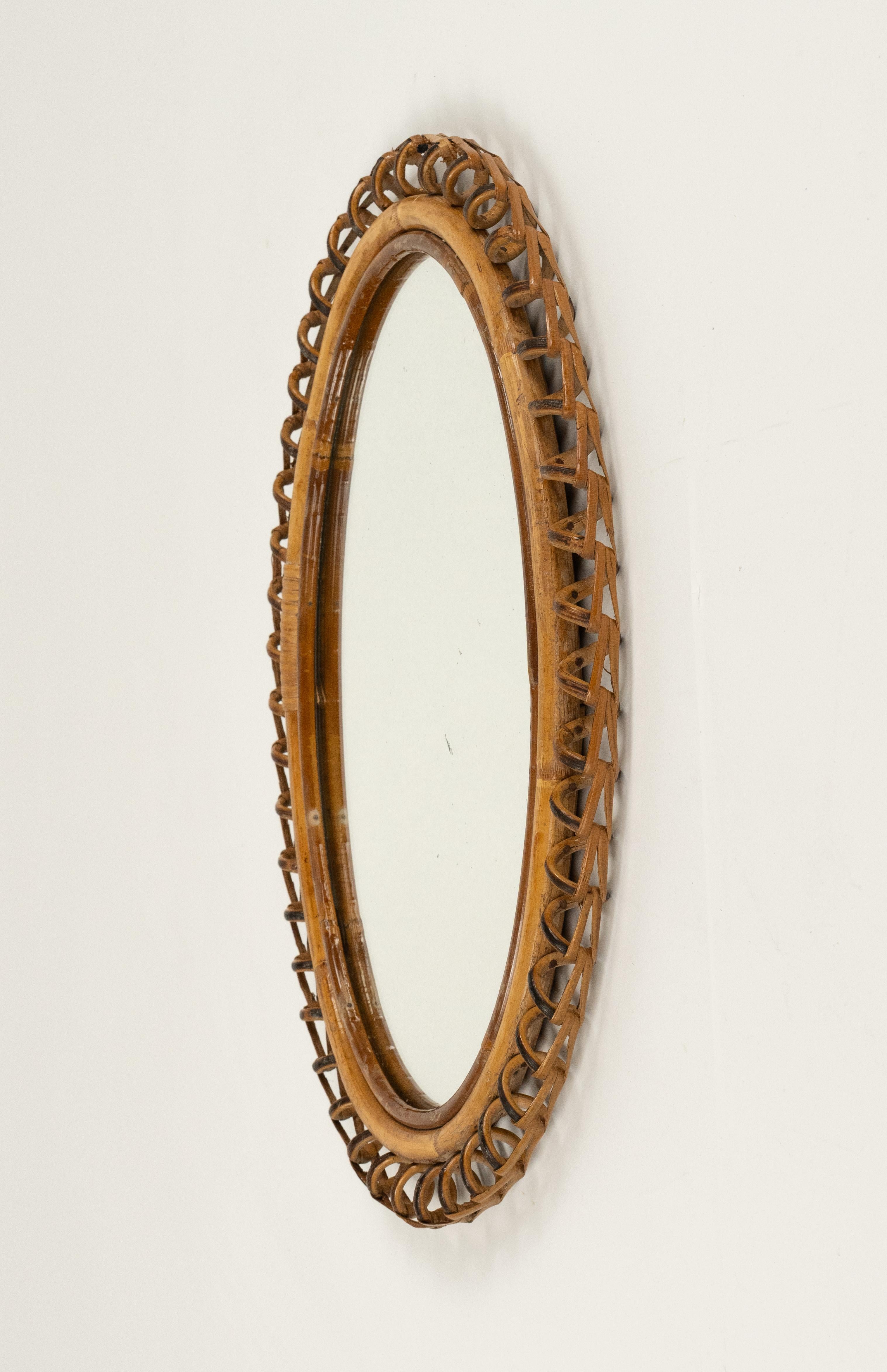 italien Midcentury Rattan and Bamboo Oval Wall Mirror Franco Albini Style, Italy 1960s en vente