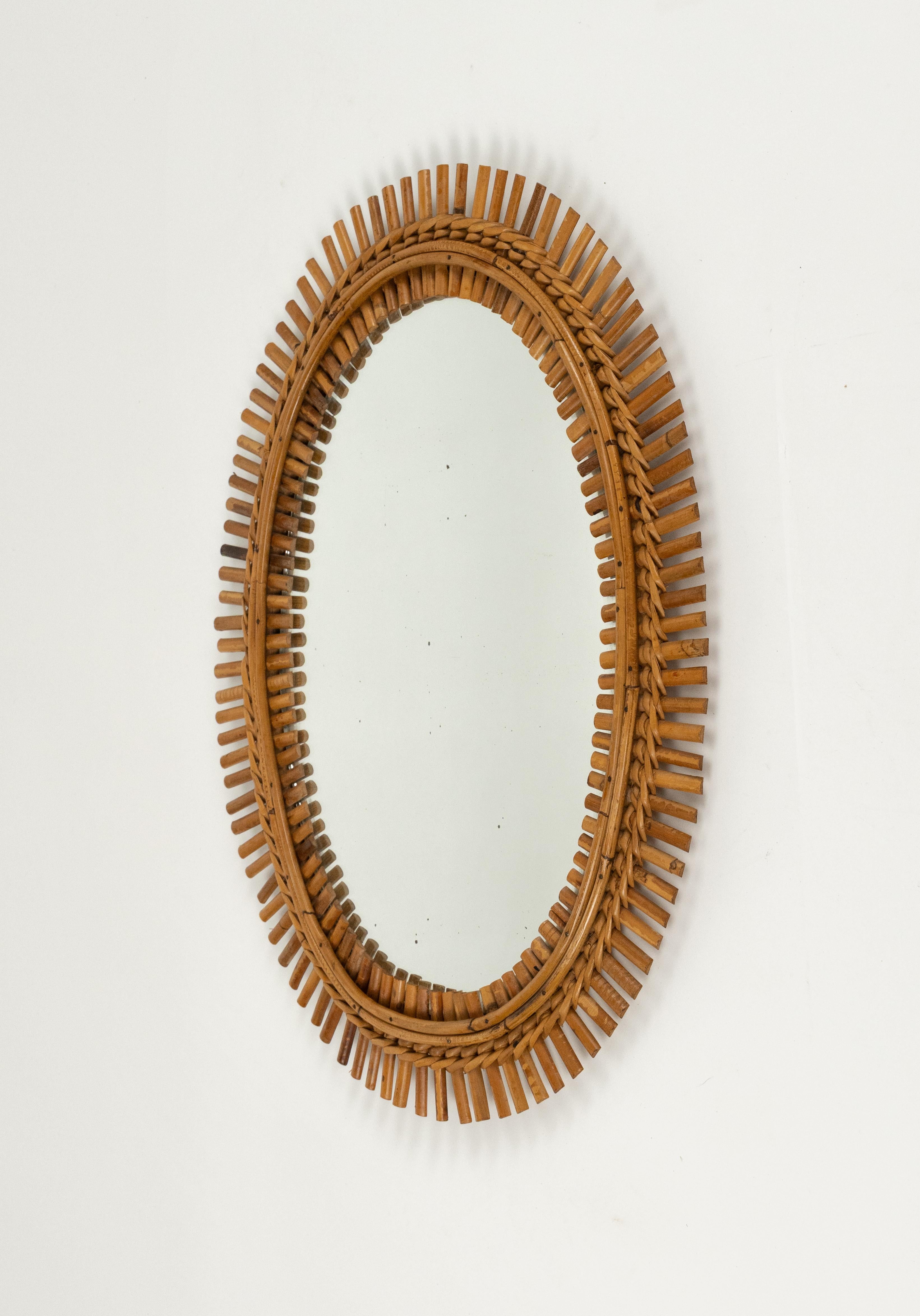 italien Midcentury Rattan and Bamboo Oval Wall Mirror Franco Albini Style, Italy 1960s en vente