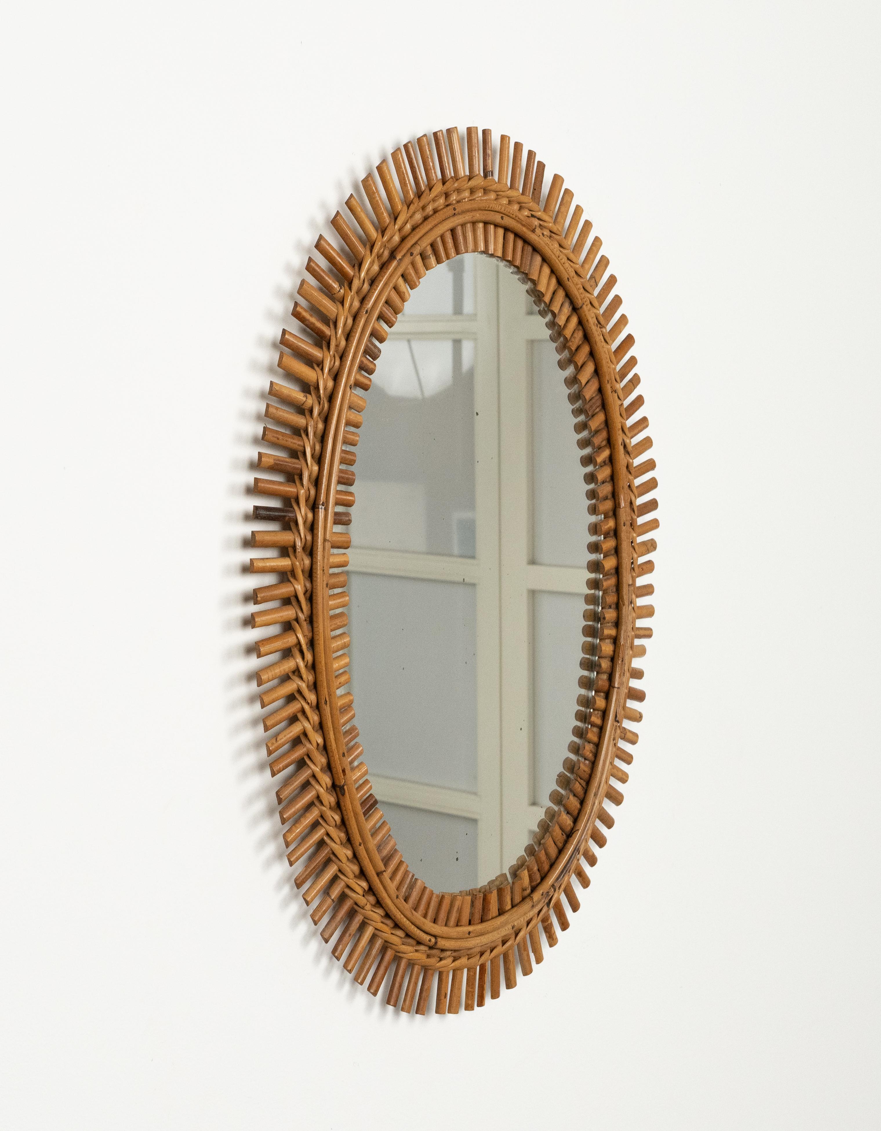 Fait main Midcentury Rattan and Bamboo Oval Wall Mirror Franco Albini Style, Italy 1960s en vente
