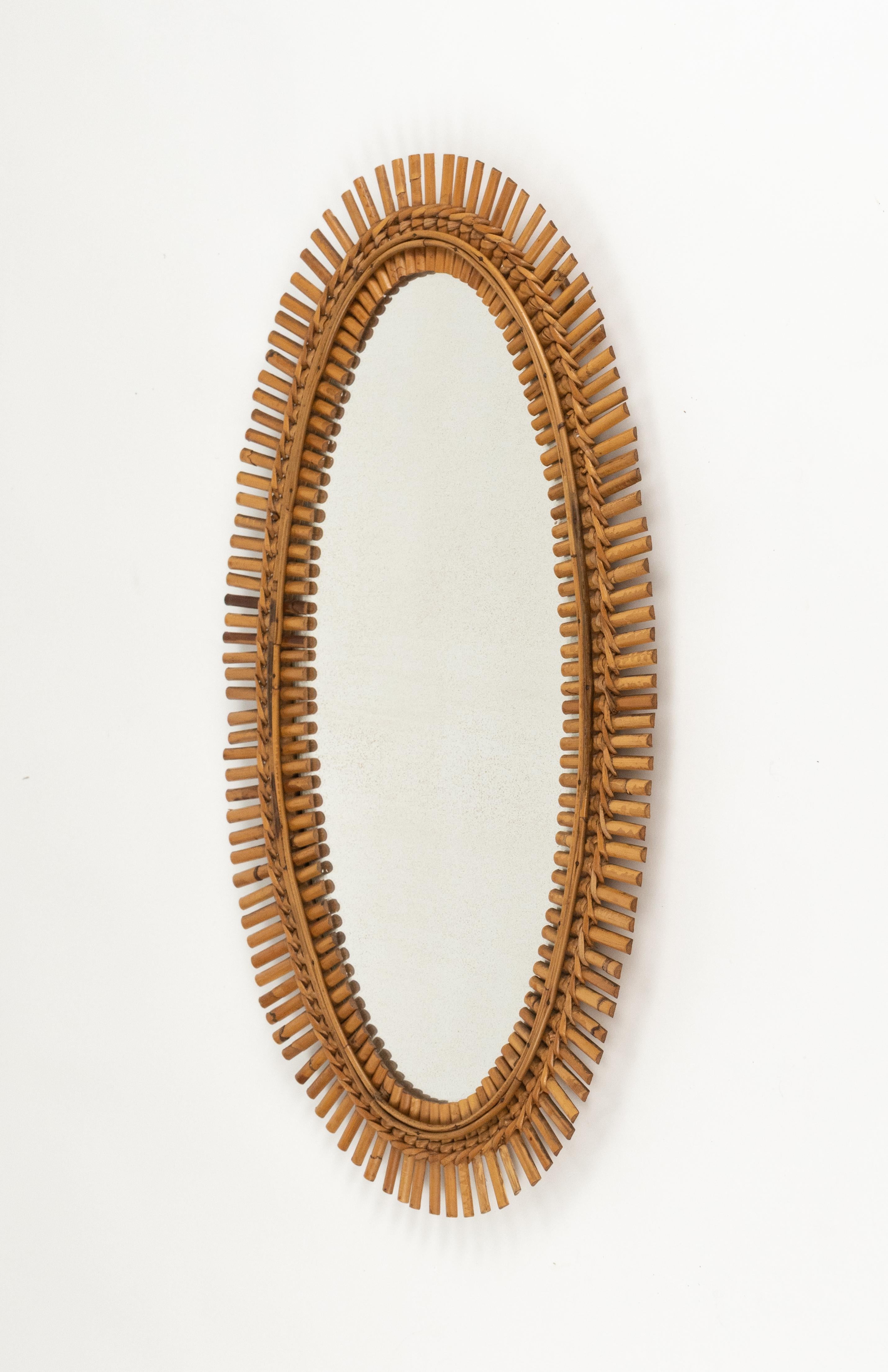 Miroir mural ovale du milieu du siècle dernier en rotin et bambou de style Franco Albini, Italie, années 1960 Bon état - En vente à Rome, IT
