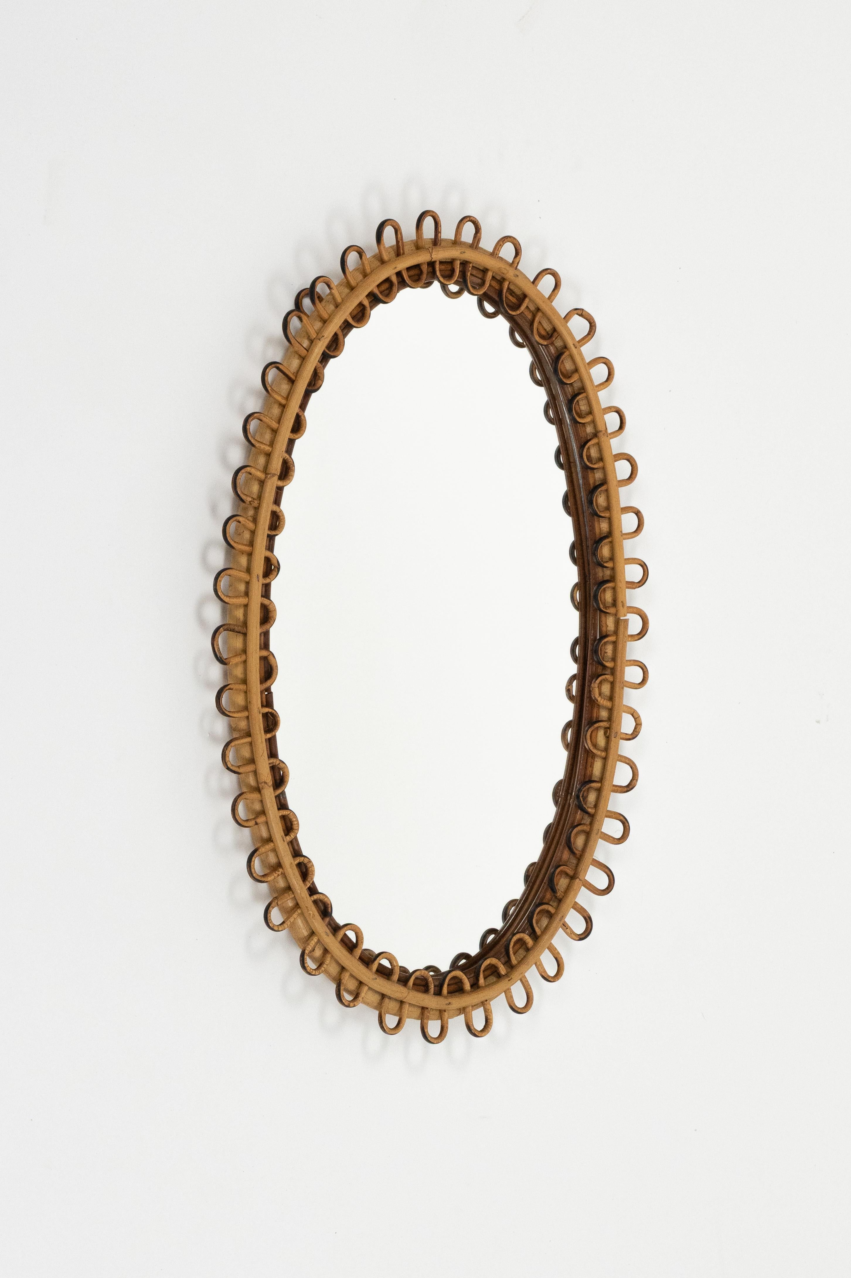 Miroir mural ovale du milieu du siècle dernier en rotin et bambou de style Franco Albini, Italie, années 1960 Bon état - En vente à Rome, IT