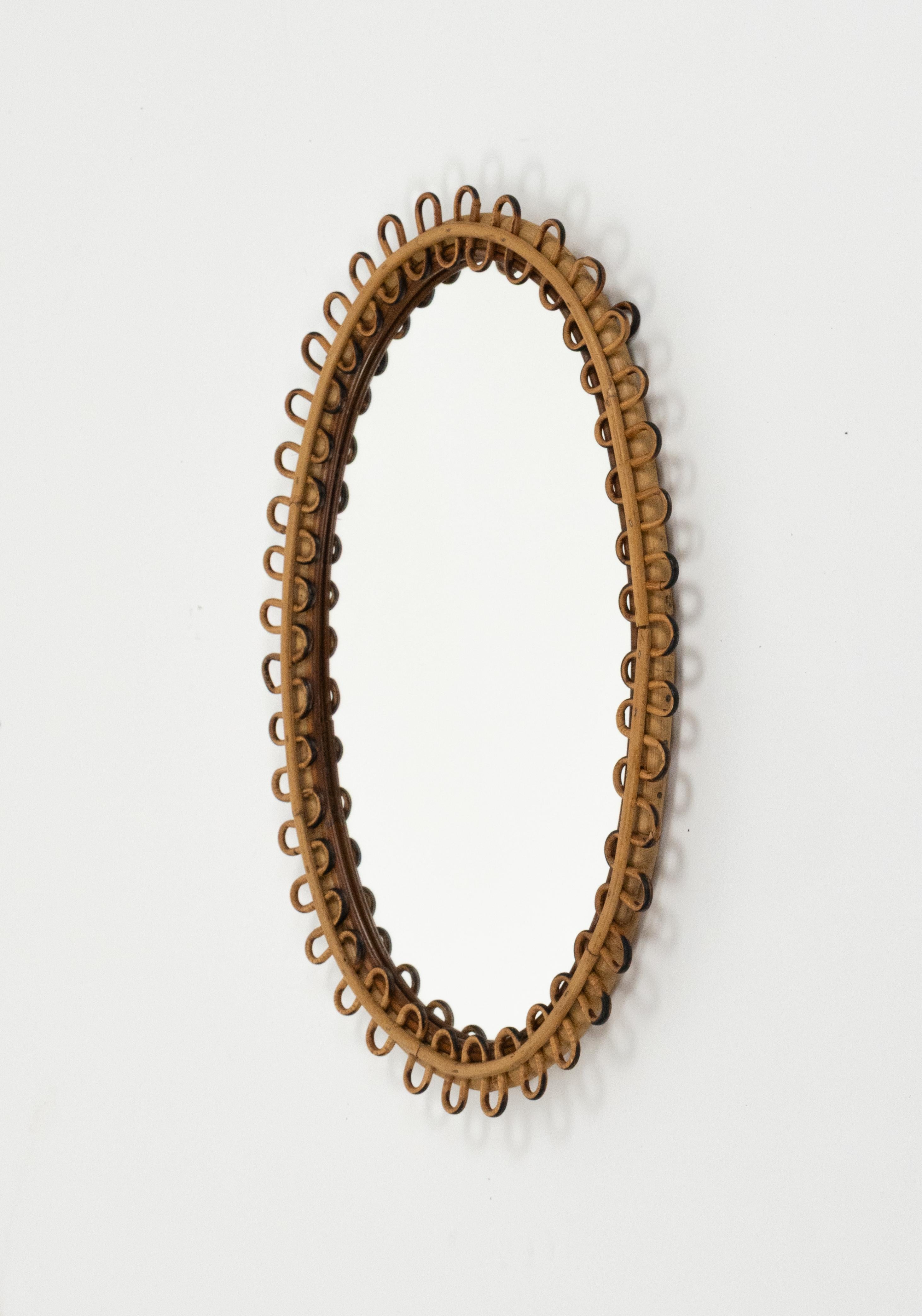Bambou Miroir mural ovale du milieu du siècle dernier en rotin et bambou de style Franco Albini, Italie, années 1960 en vente