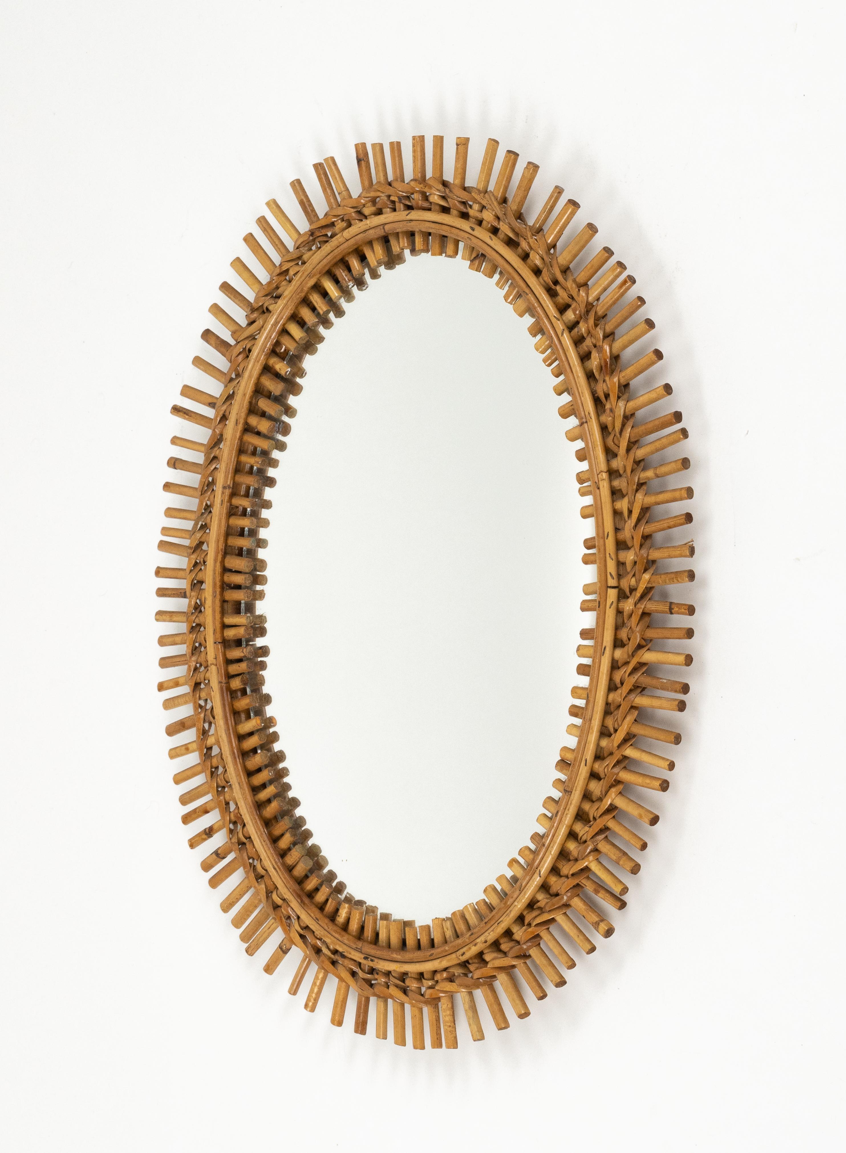 Specchio da parete ovale in rattan e bambù del Medioevo Stile Franco Albini, Italia 1960 in vendita 1