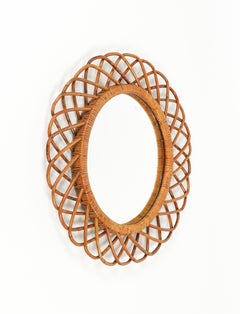Specchio da parete ovale in rattan e bambù del Medioevo, Italia 1960