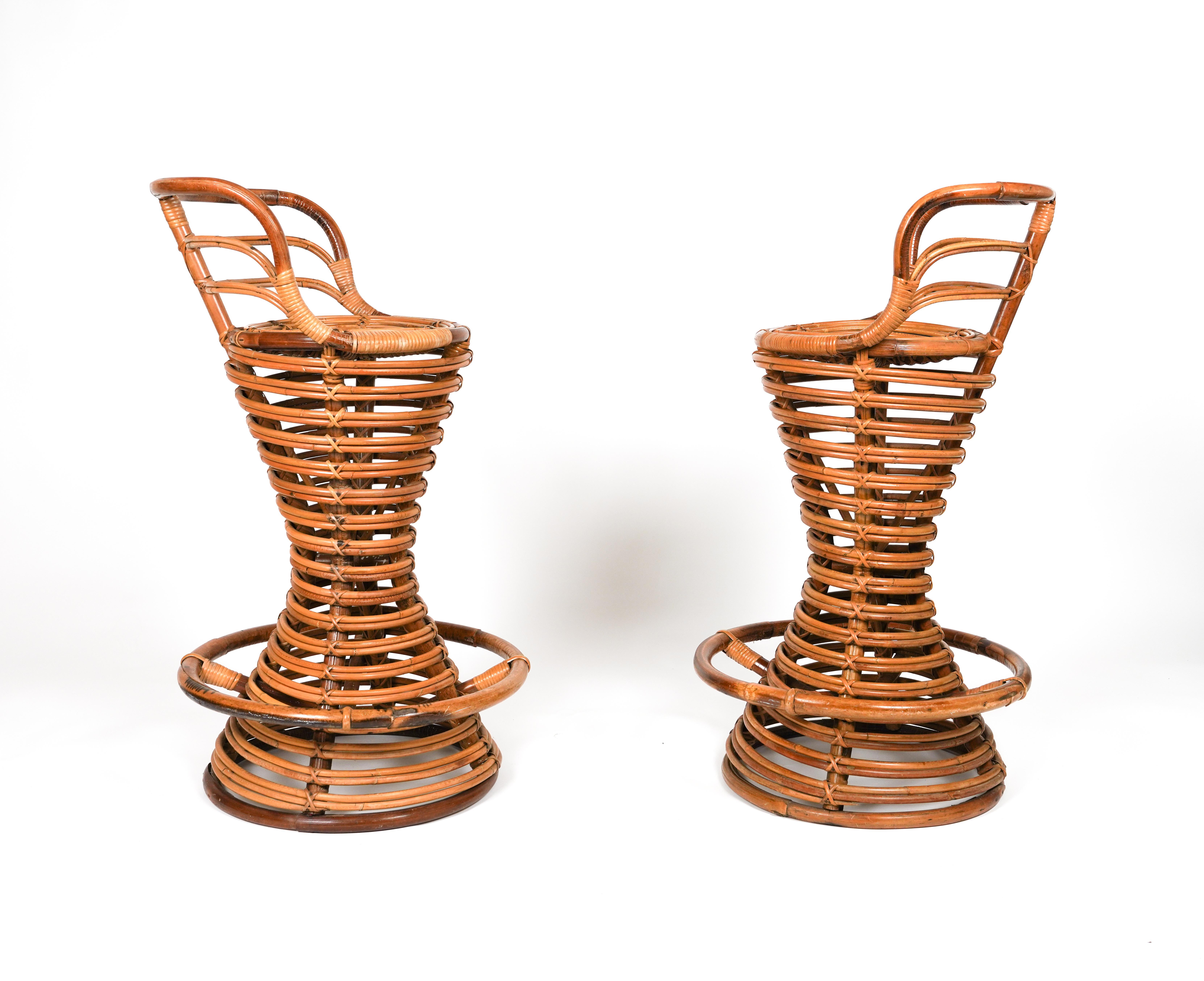 Midcentury Rattan and Bamboo Pair of Bar Stools Tito Agnoli Style, Italy 1960s In Good Condition For Sale In Rome, IT