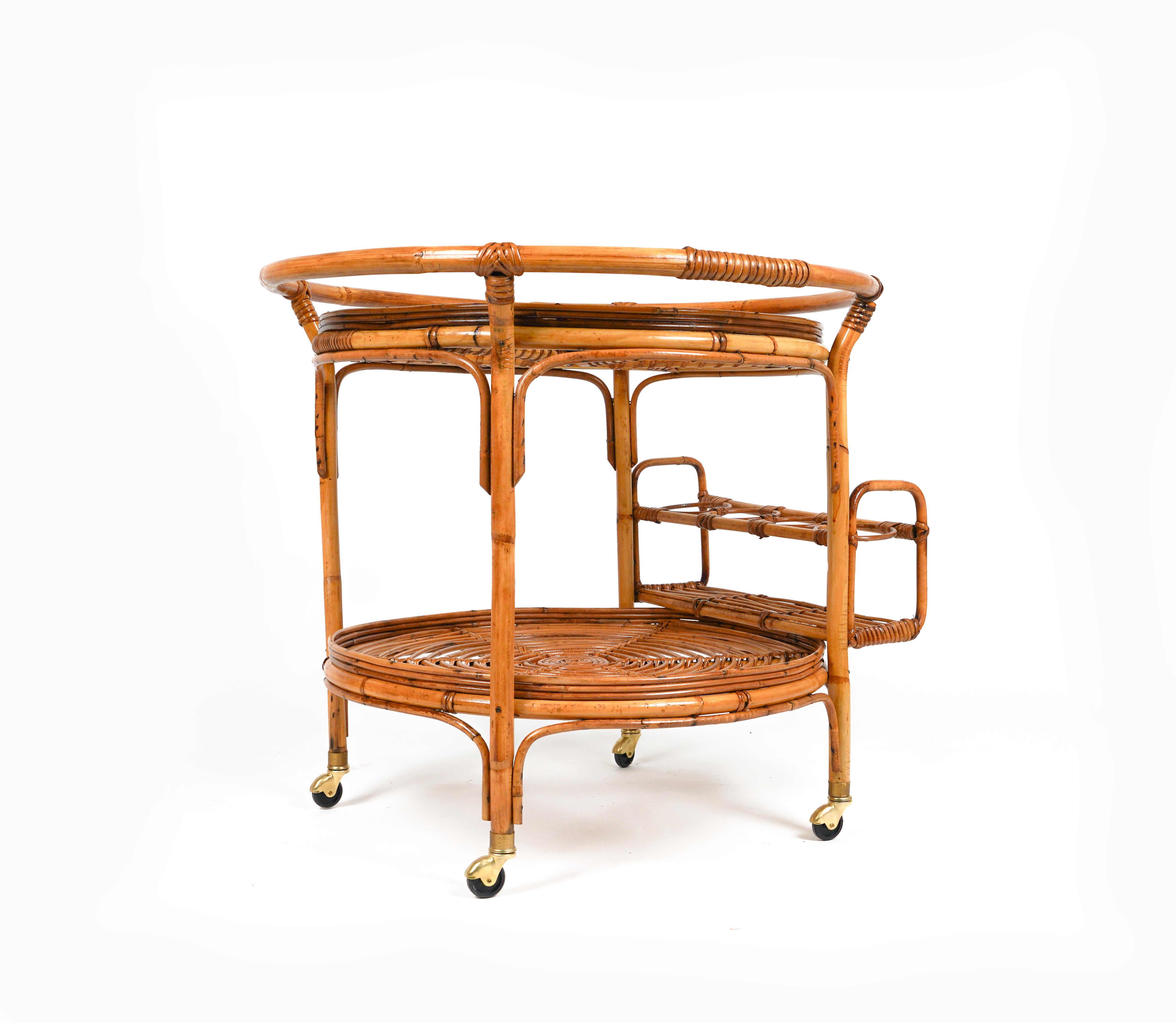 Midcentury Rattan and Bamboo Round Serving Bar Cart Trolley, Italy 1960s In Good Condition For Sale In Rome, IT