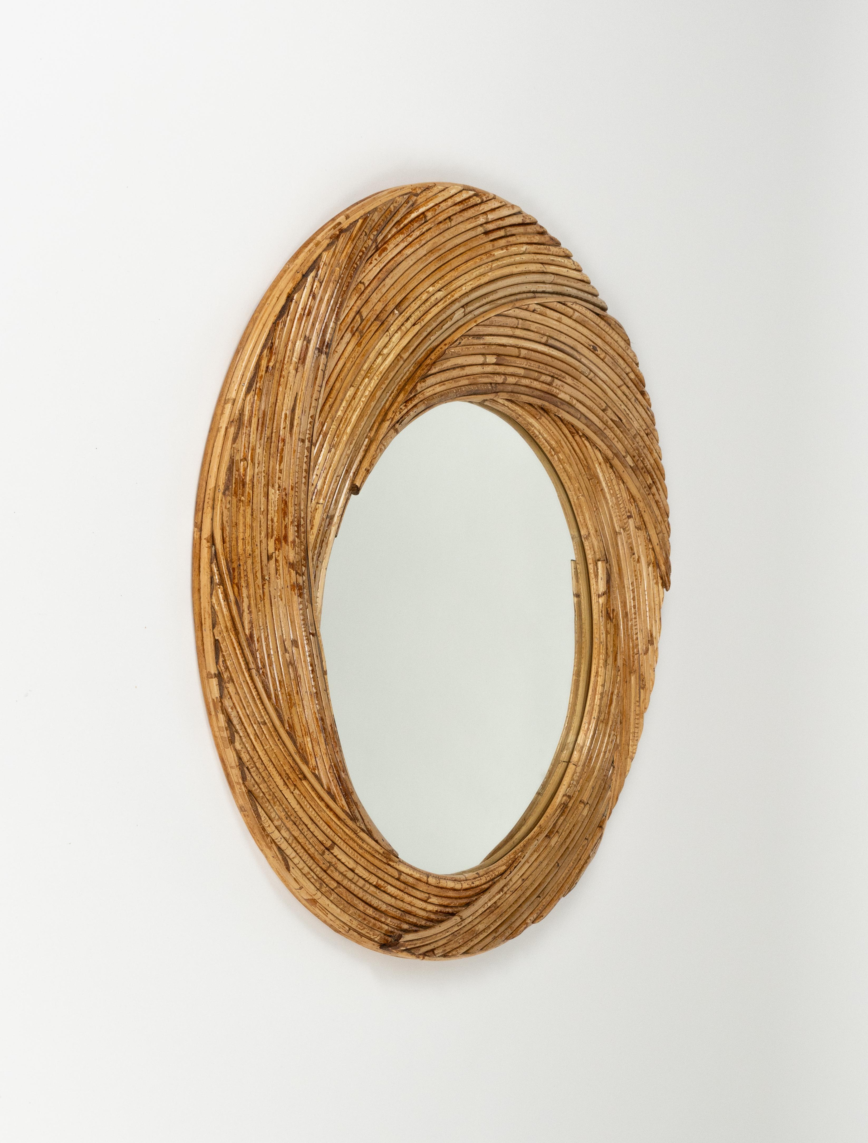 Espejo de pared redondo de ratán y bambú de mediados de siglo by Vivai del Sud, Italia Años 70 en Bueno estado para la venta en Rome, IT