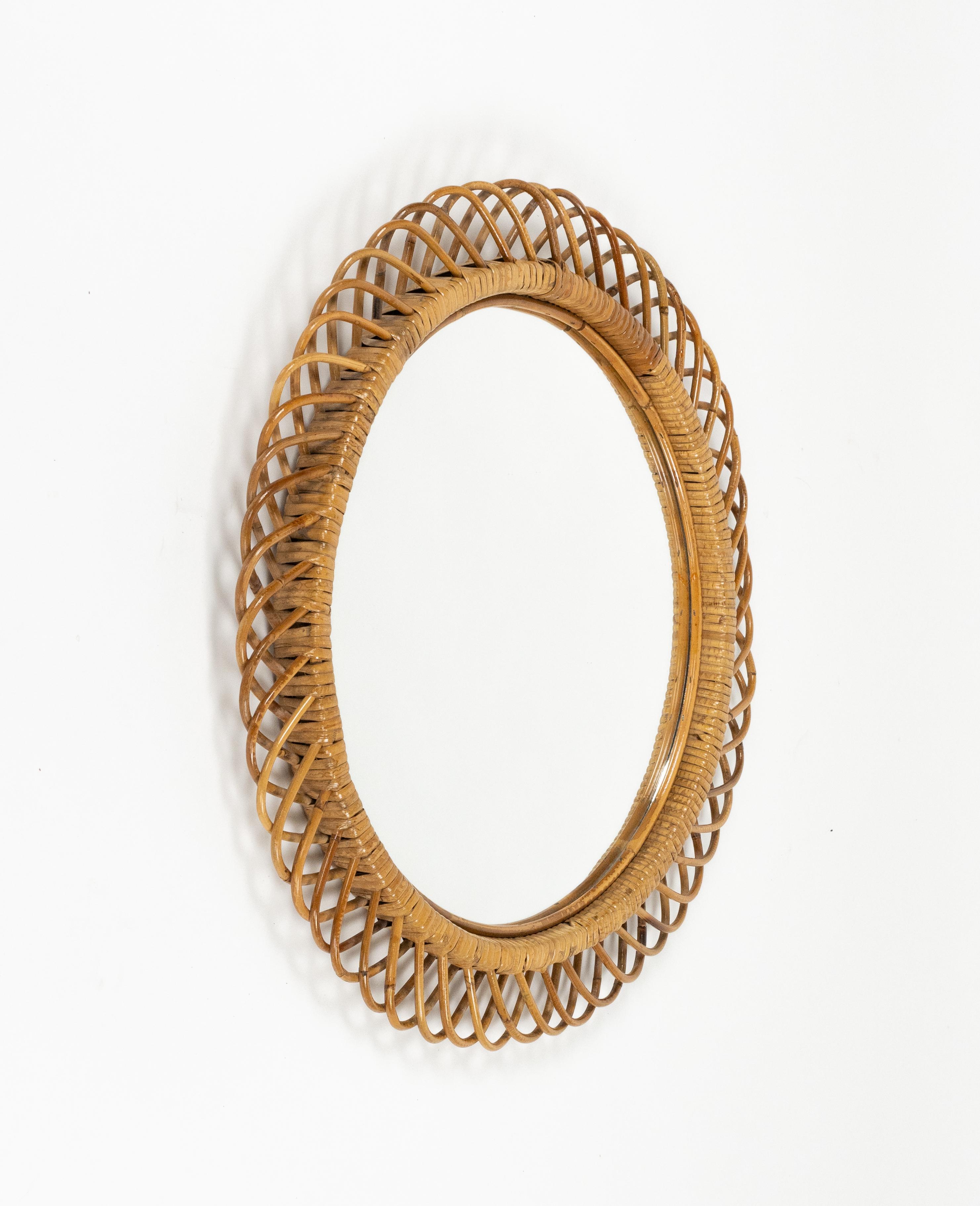 Fait main Miroir mural rond en rotin et bambou de style Franco Albini, Italie, années 1960 en vente