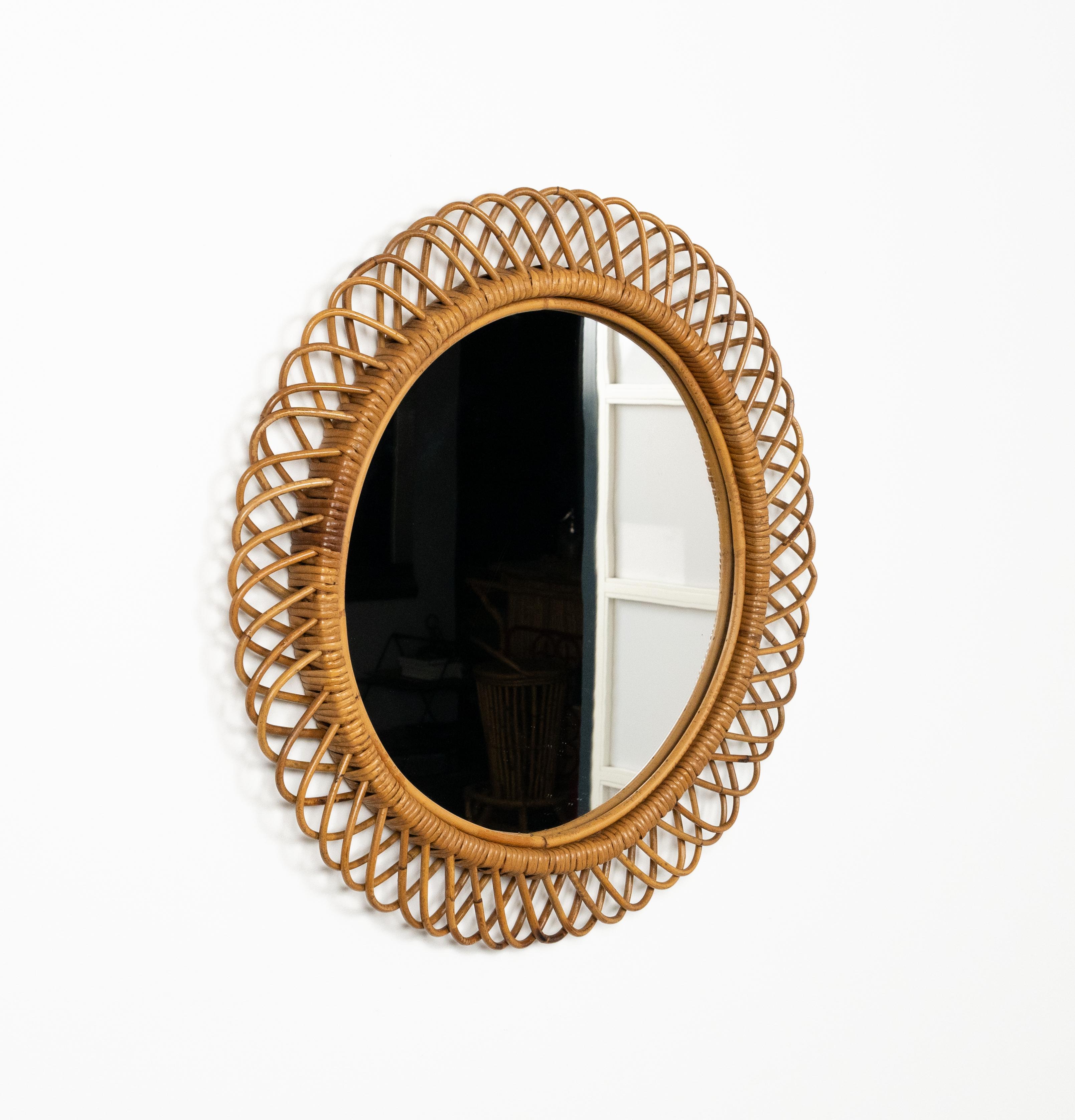 Espejo de pared redondo de ratán y bambú de mediados de siglo Estilo Franco Albini, Italia, Años 60 en venta 1