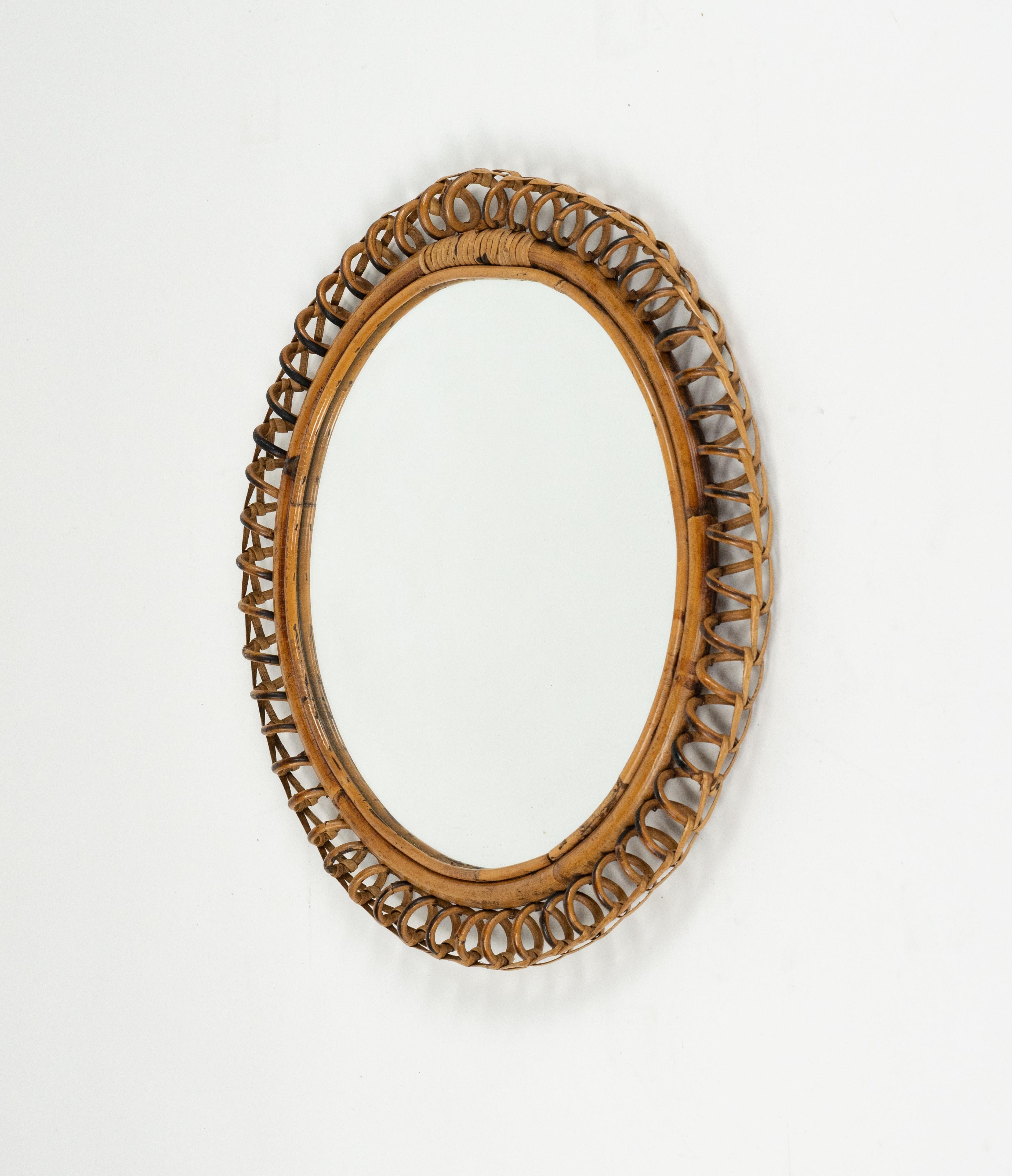 Bambù Specchio da parete rotondo in rattan e bambù del Medioevo, stile Franco Albini, Italia 1960 in vendita