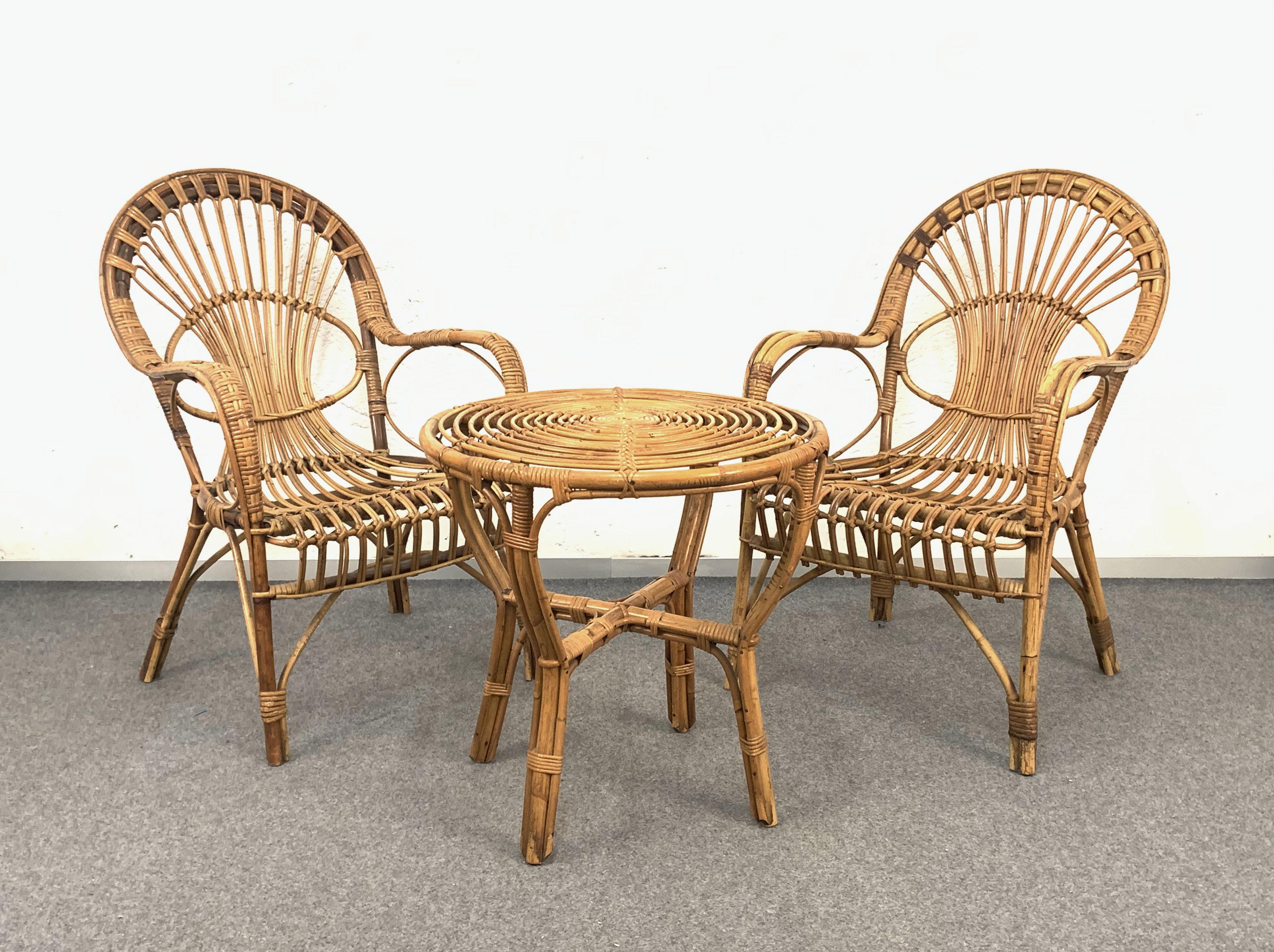 Canapé, fauteuils et table basse italienne en rotin et bambou du milieu du siècle dernier, années 1960 en vente 4