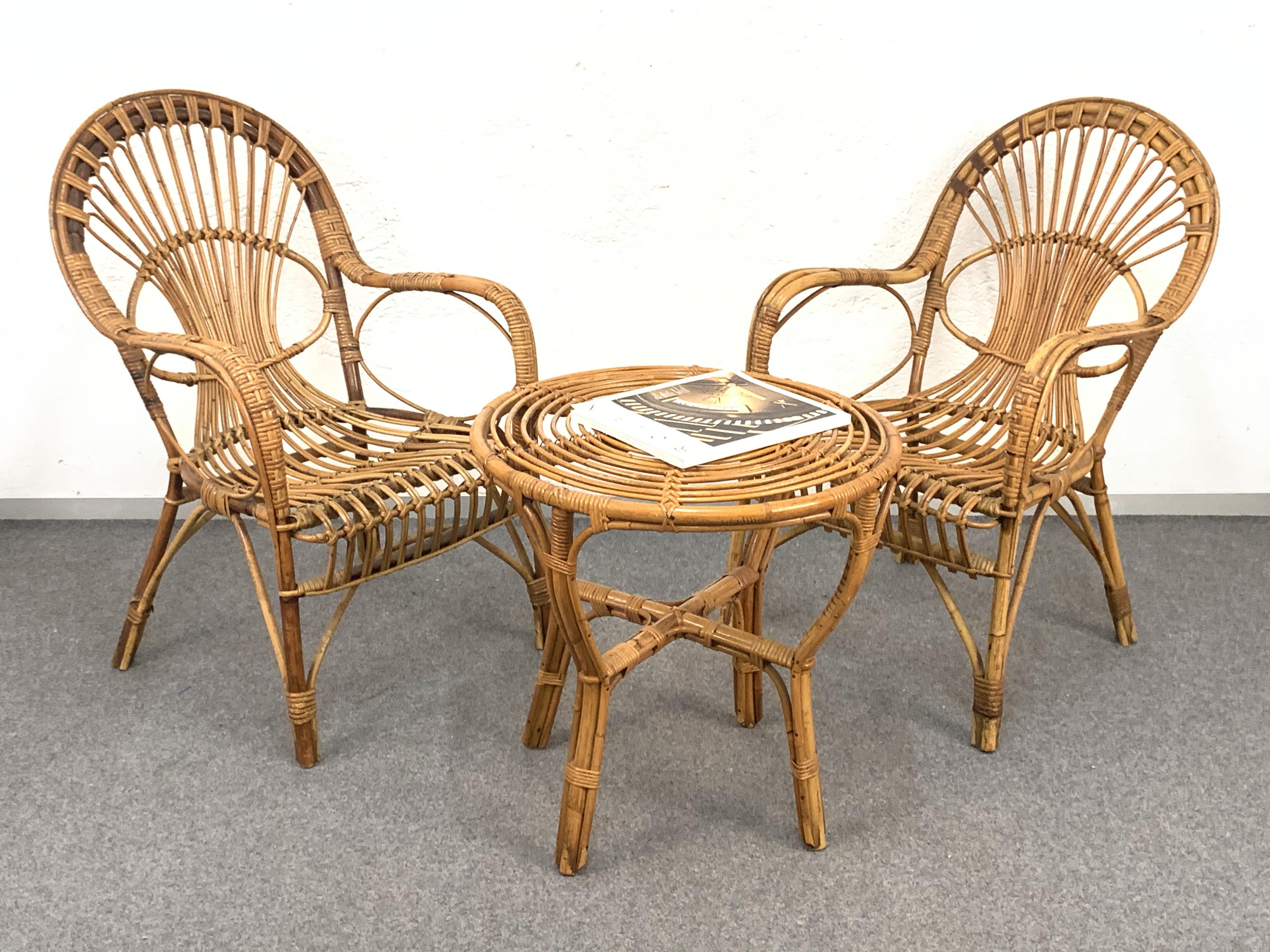 Canapé, fauteuils et table basse italienne en rotin et bambou du milieu du siècle dernier, années 1960 en vente 5