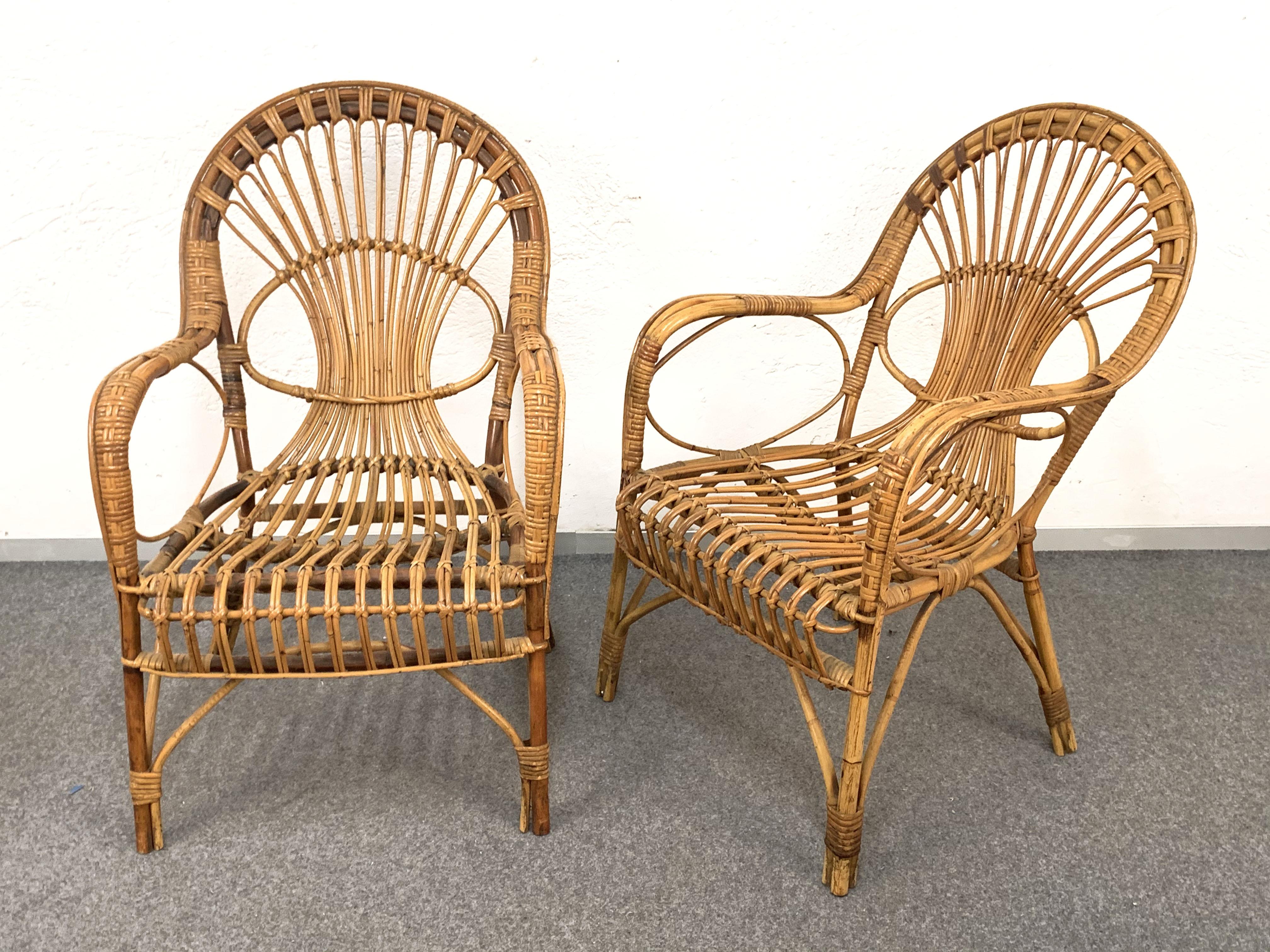 Canapé, fauteuils et table basse italienne en rotin et bambou du milieu du siècle dernier, années 1960 en vente 7