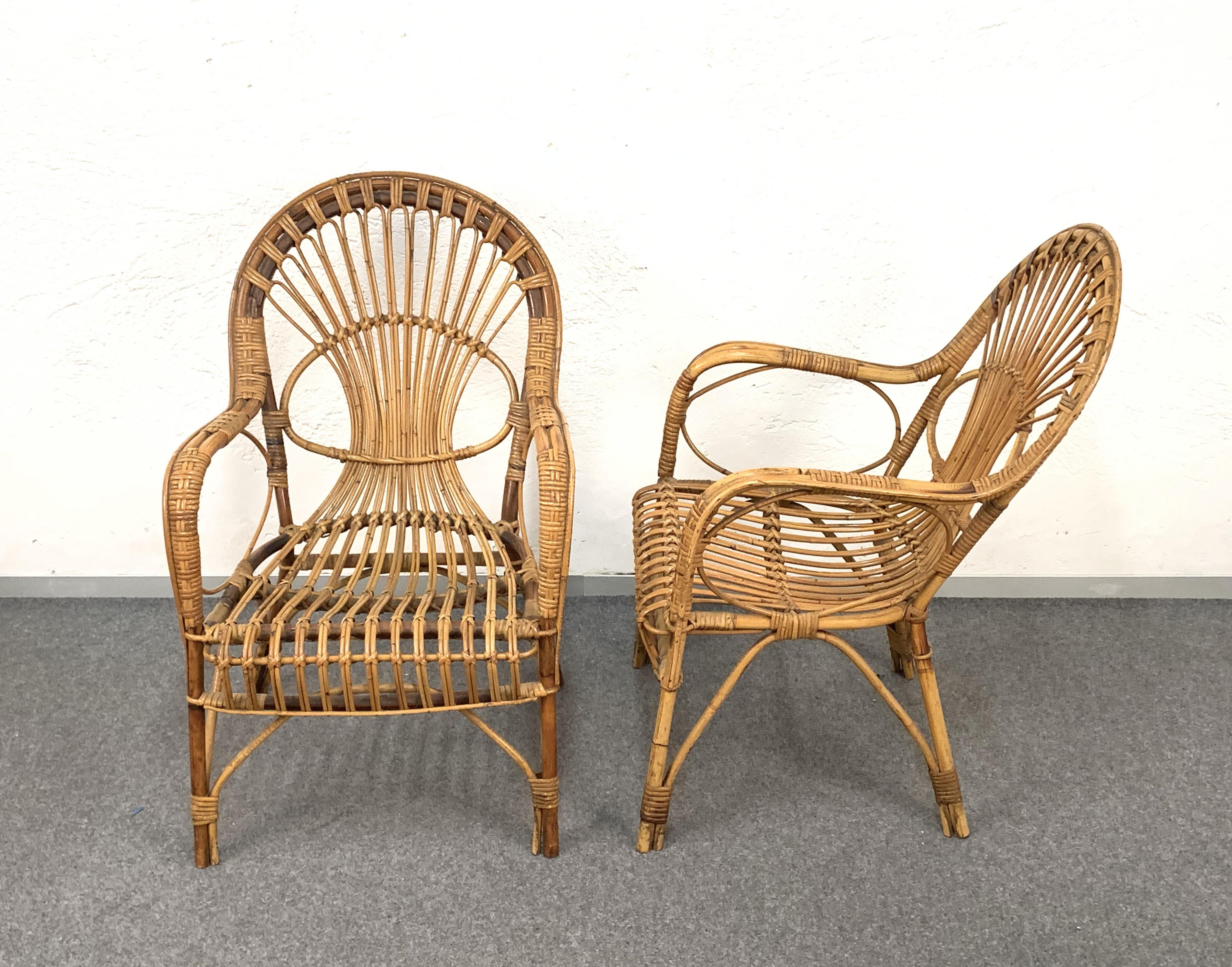 Canapé, fauteuils et table basse italienne en rotin et bambou du milieu du siècle dernier, années 1960 en vente 9