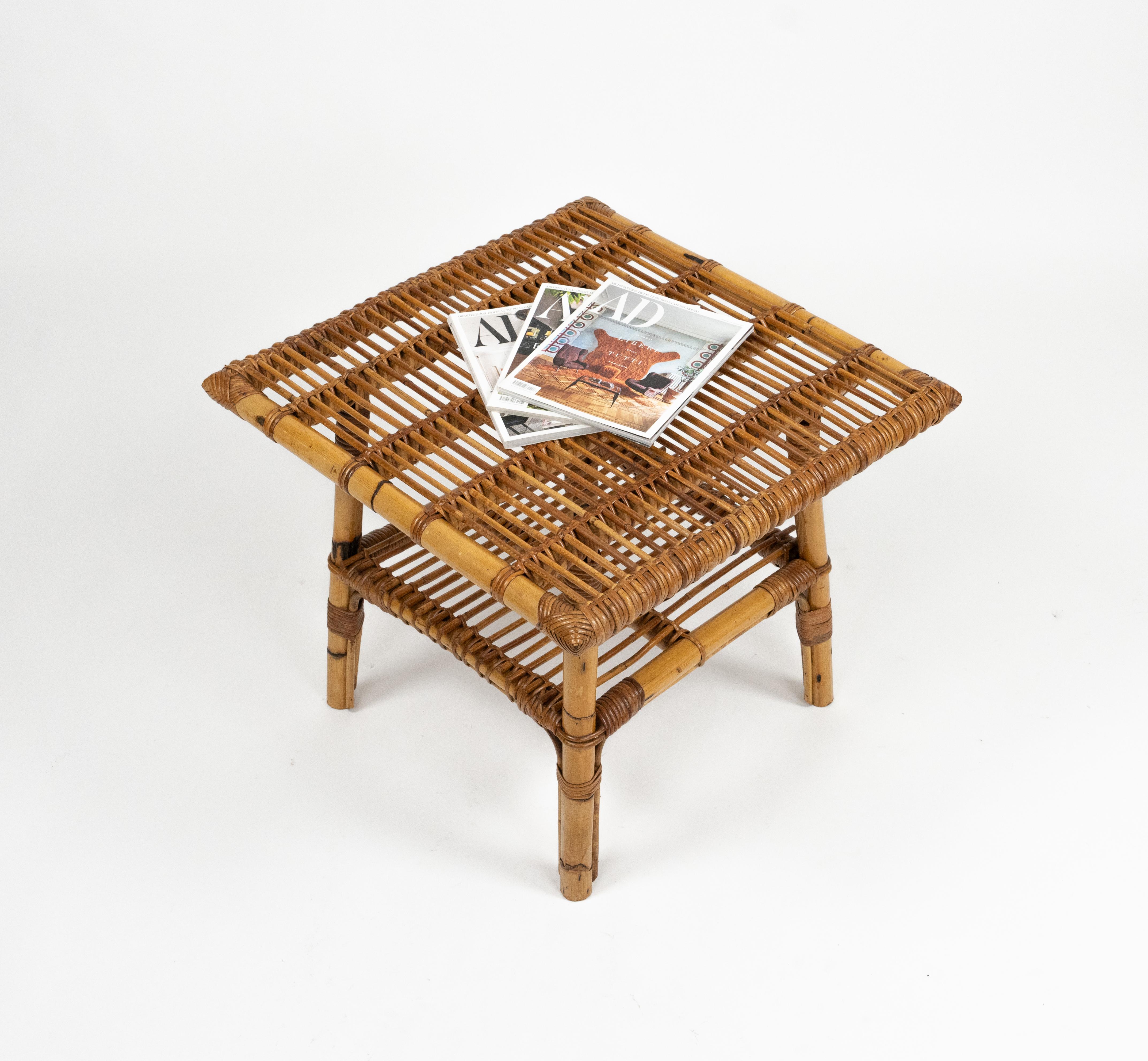 Rattan und Bambus aus der Mitte des Jahrhunderts Quadratischer Couchtisch auf zwei Ebenen, Italien 1960er im Zustand „Gut“ im Angebot in Rome, IT