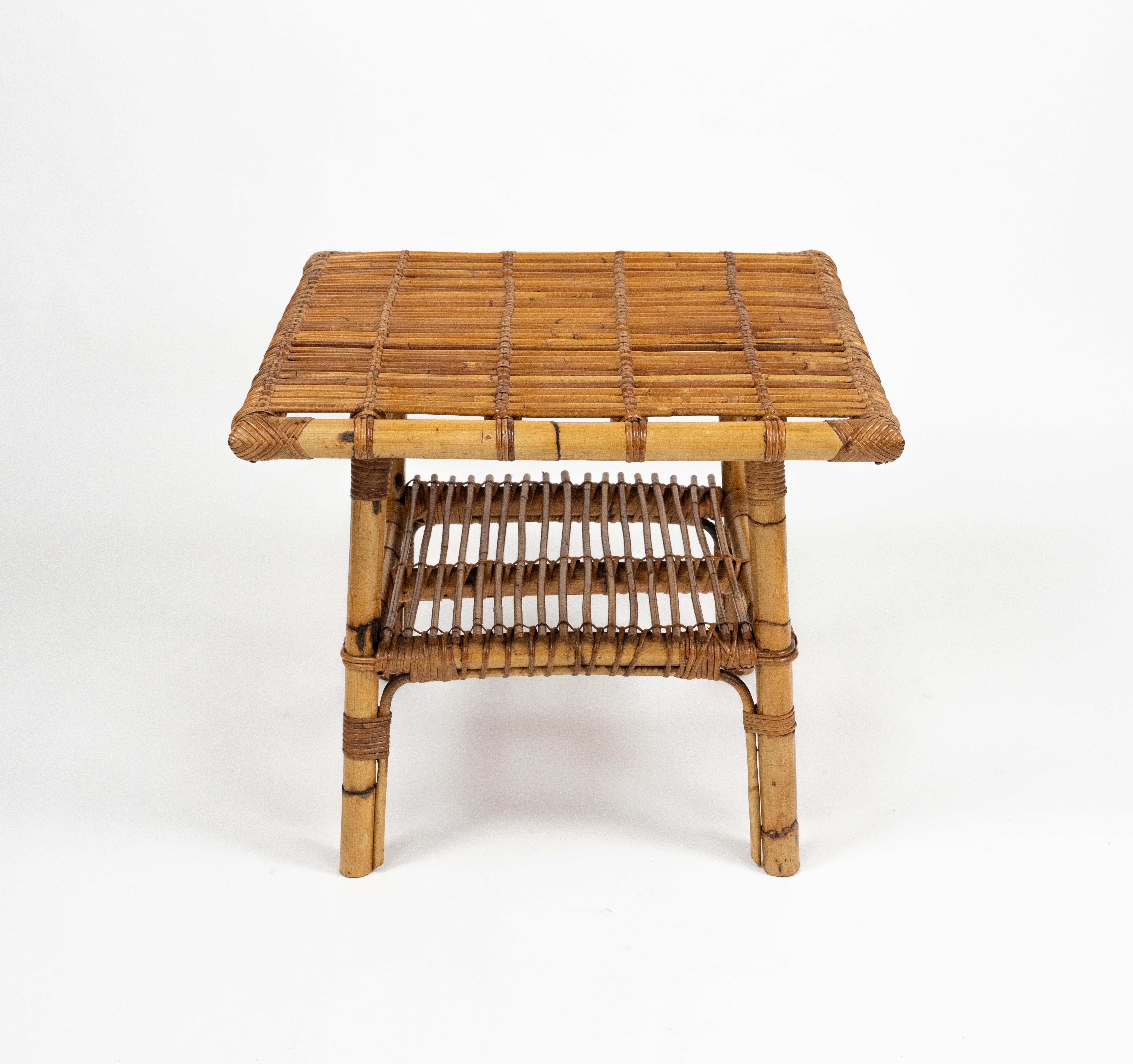 Rattan und Bambus aus der Mitte des Jahrhunderts Quadratischer Couchtisch auf zwei Ebenen, Italien 1960er im Angebot 1