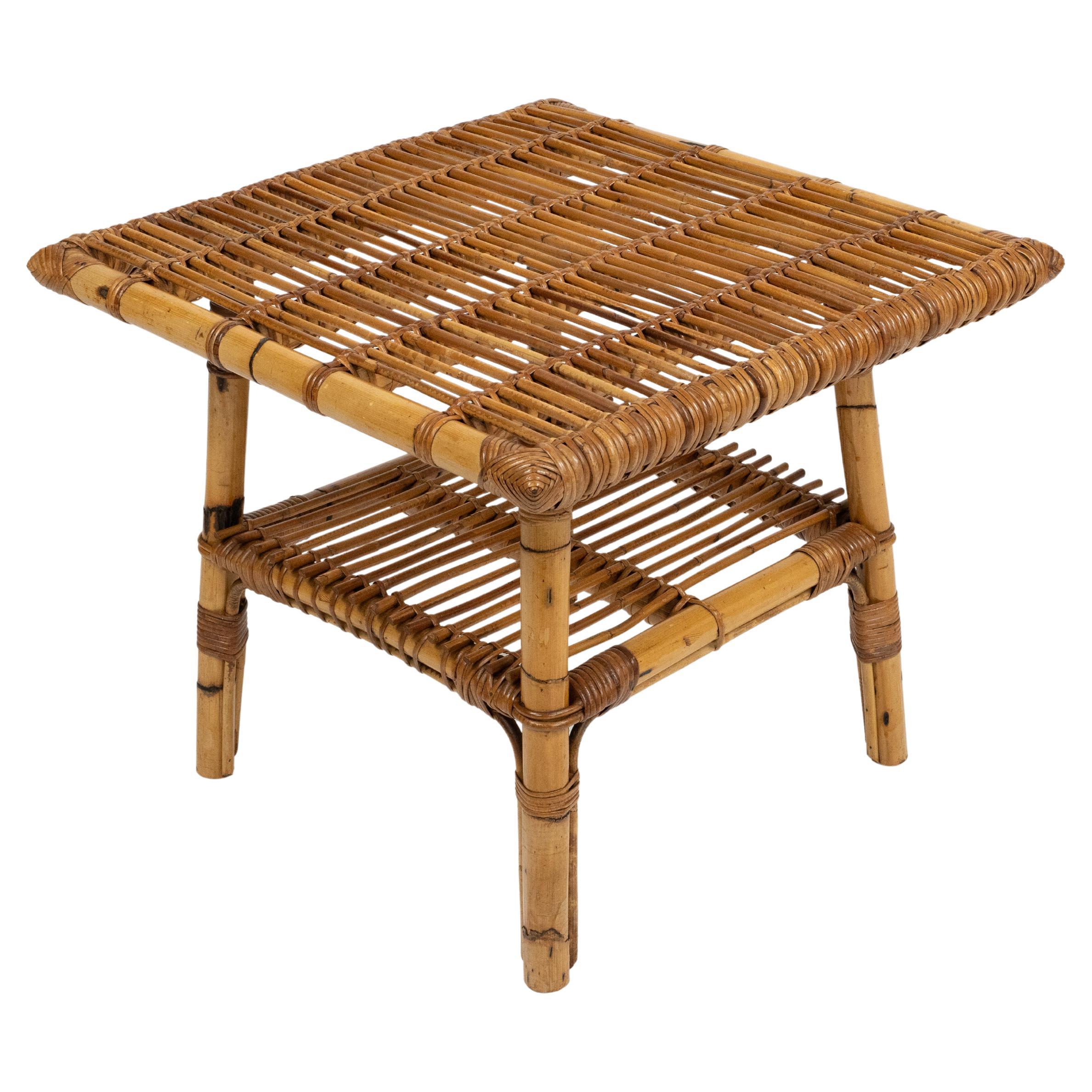 Rattan und Bambus aus der Mitte des Jahrhunderts Quadratischer Couchtisch auf zwei Ebenen, Italien 1960er im Angebot