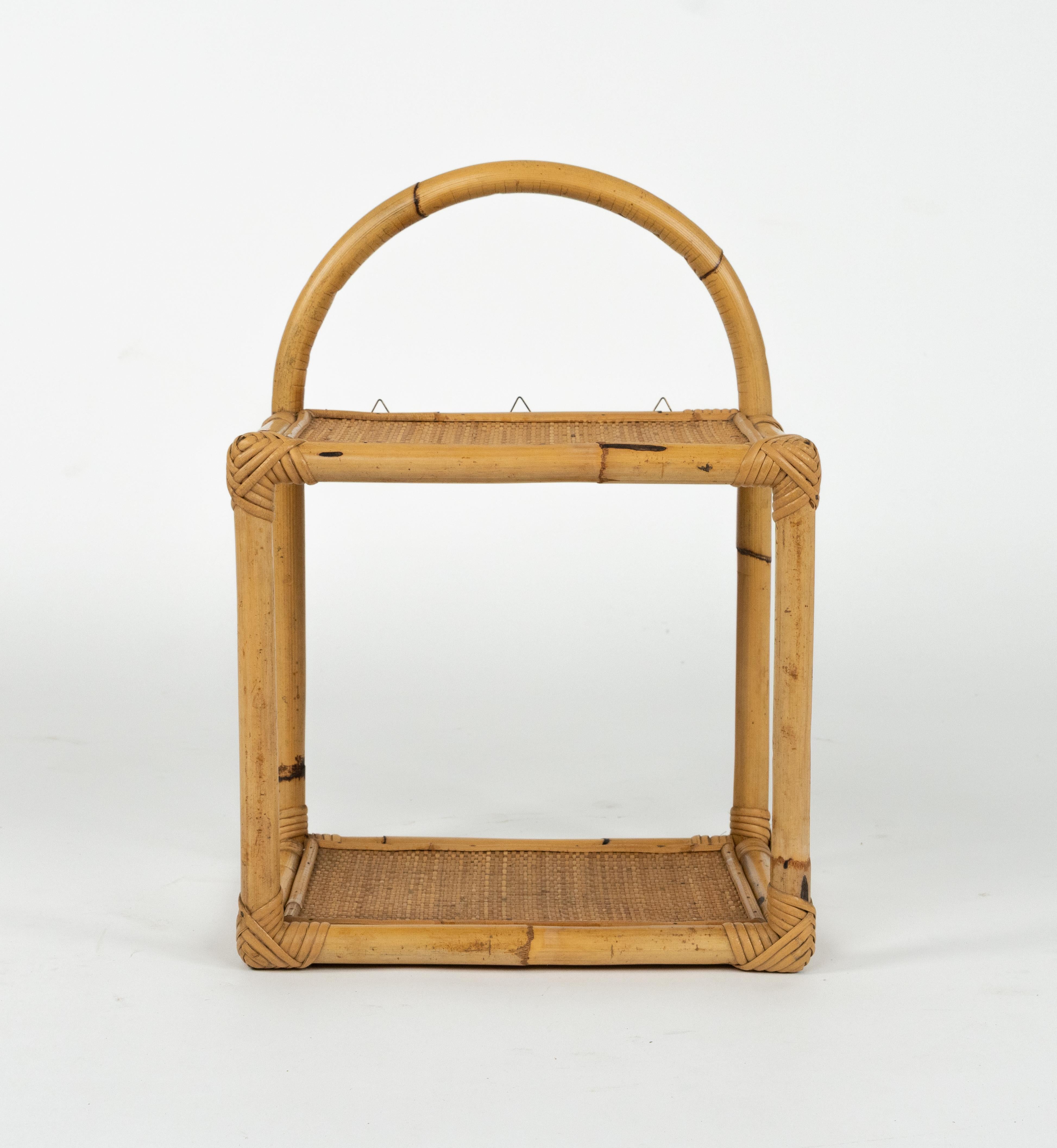 Scaffale a muro a due piani in rattan e bambù del Medioevo, Italia 1960 in vendita 3