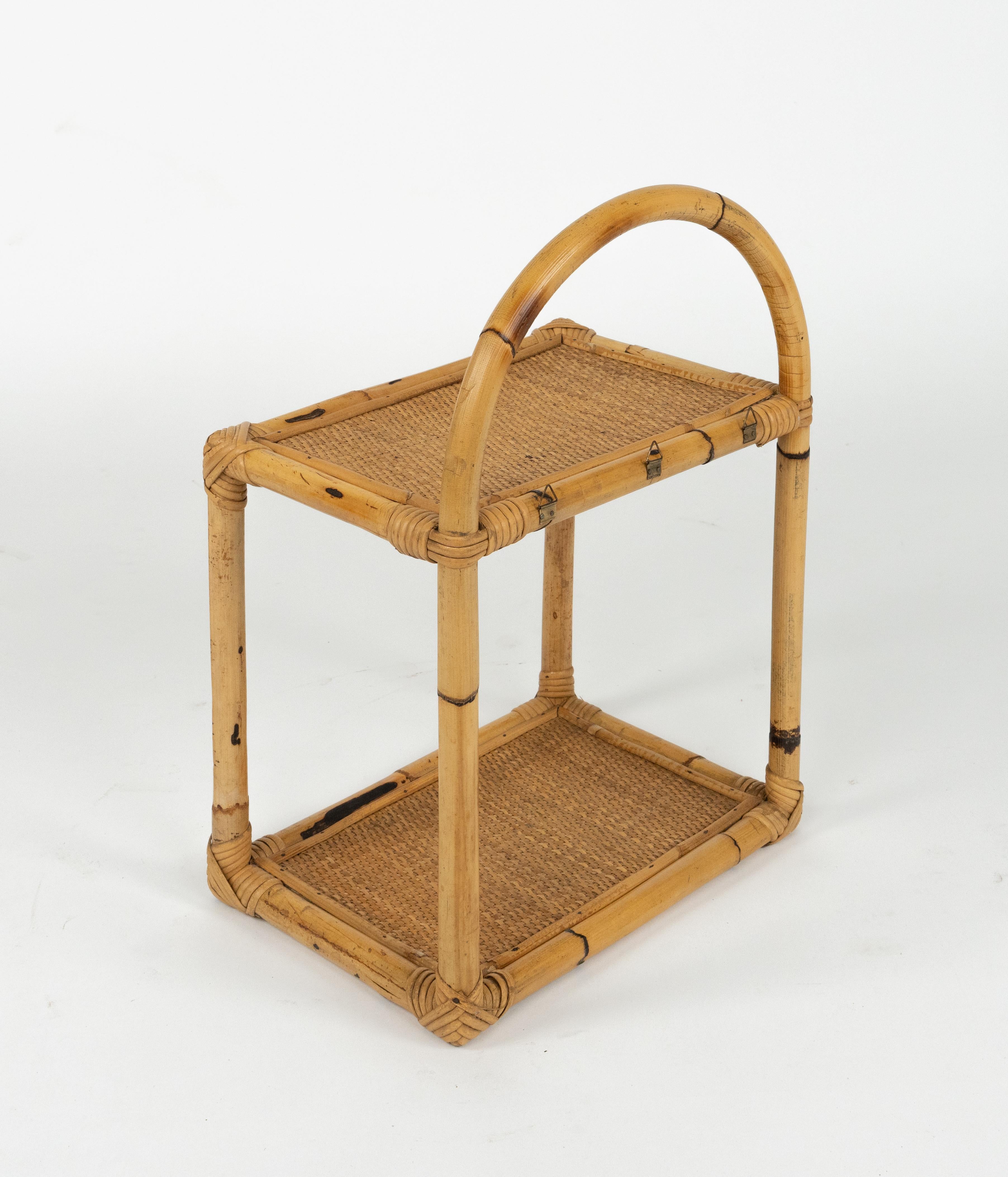 Scaffale a muro a due piani in rattan e bambù del Medioevo, Italia 1960 in vendita 4