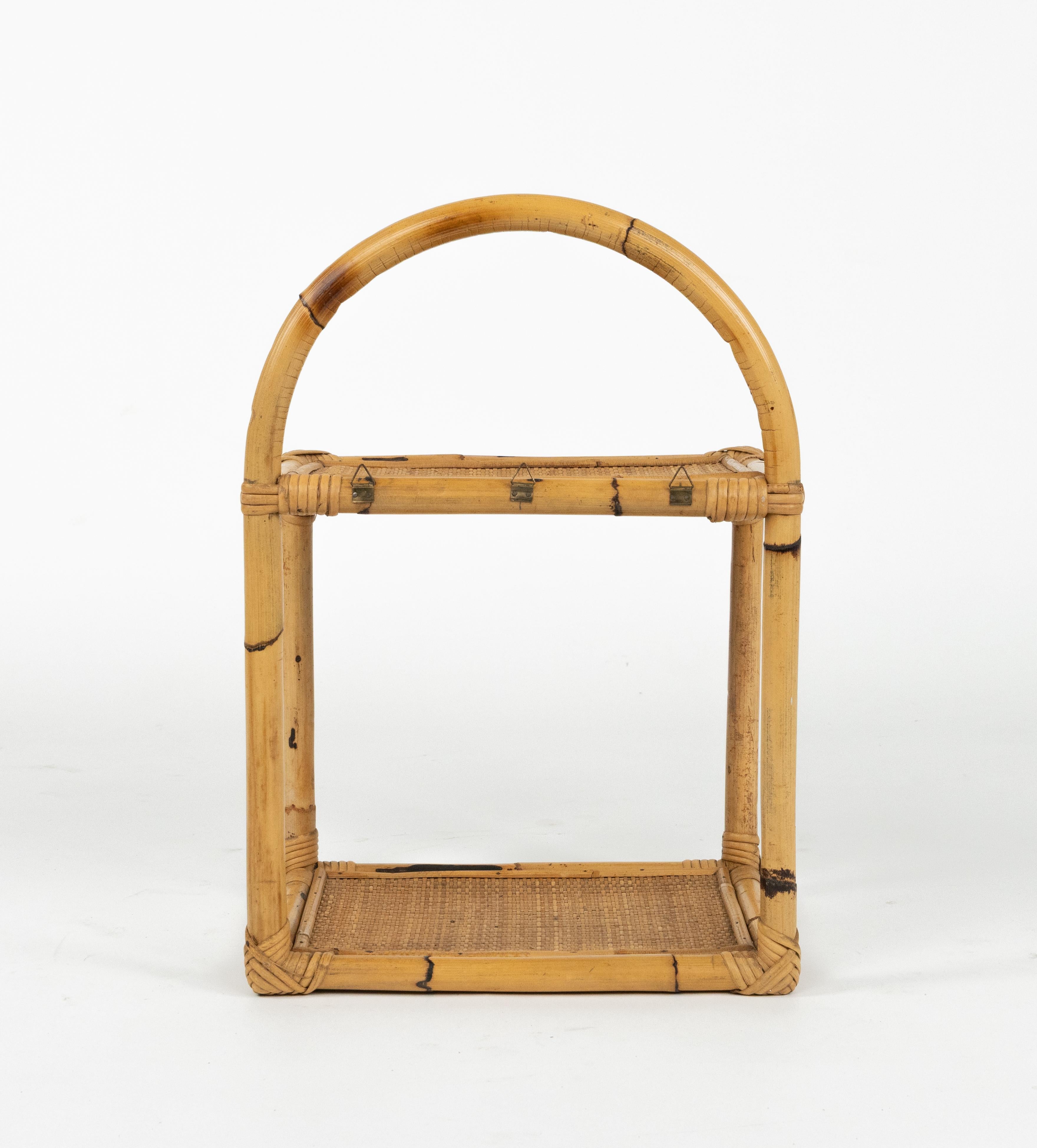 Scaffale a muro a due piani in rattan e bambù del Medioevo, Italia 1960 in vendita 5