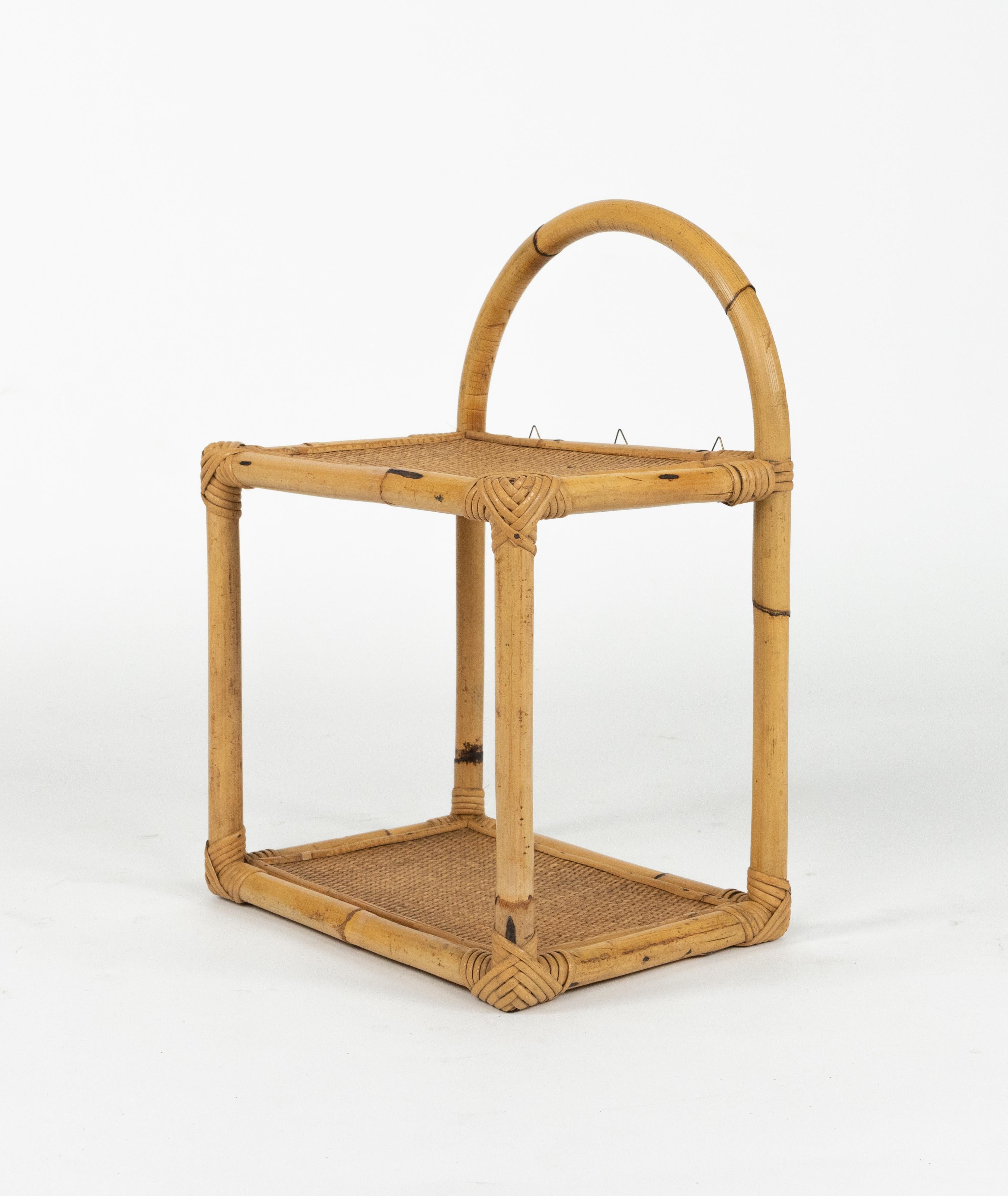 Bambù Scaffale a muro a due piani in rattan e bambù del Medioevo, Italia 1960 in vendita