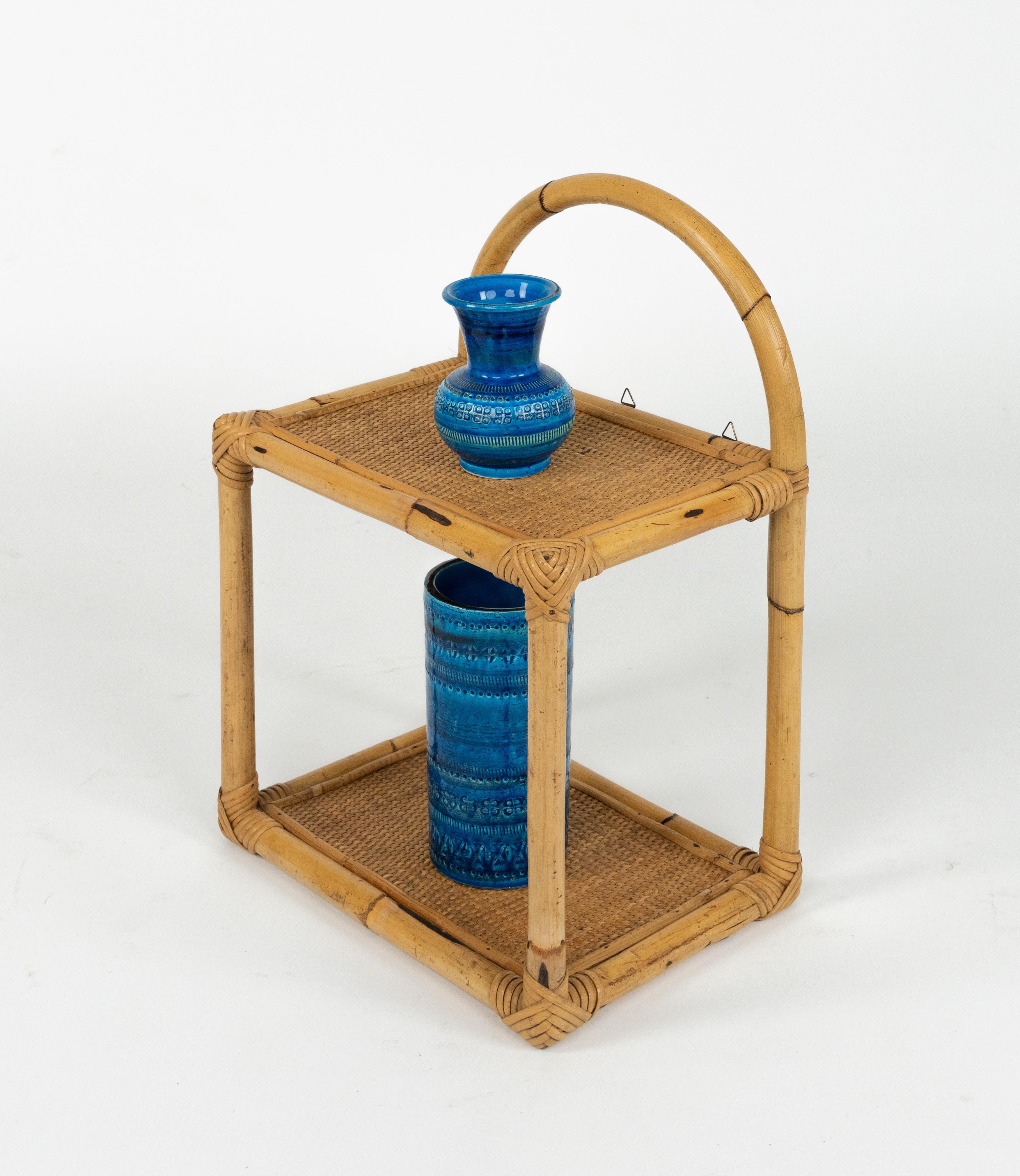 Scaffale a muro a due piani in rattan e bambù del Medioevo, Italia 1960 in vendita 1