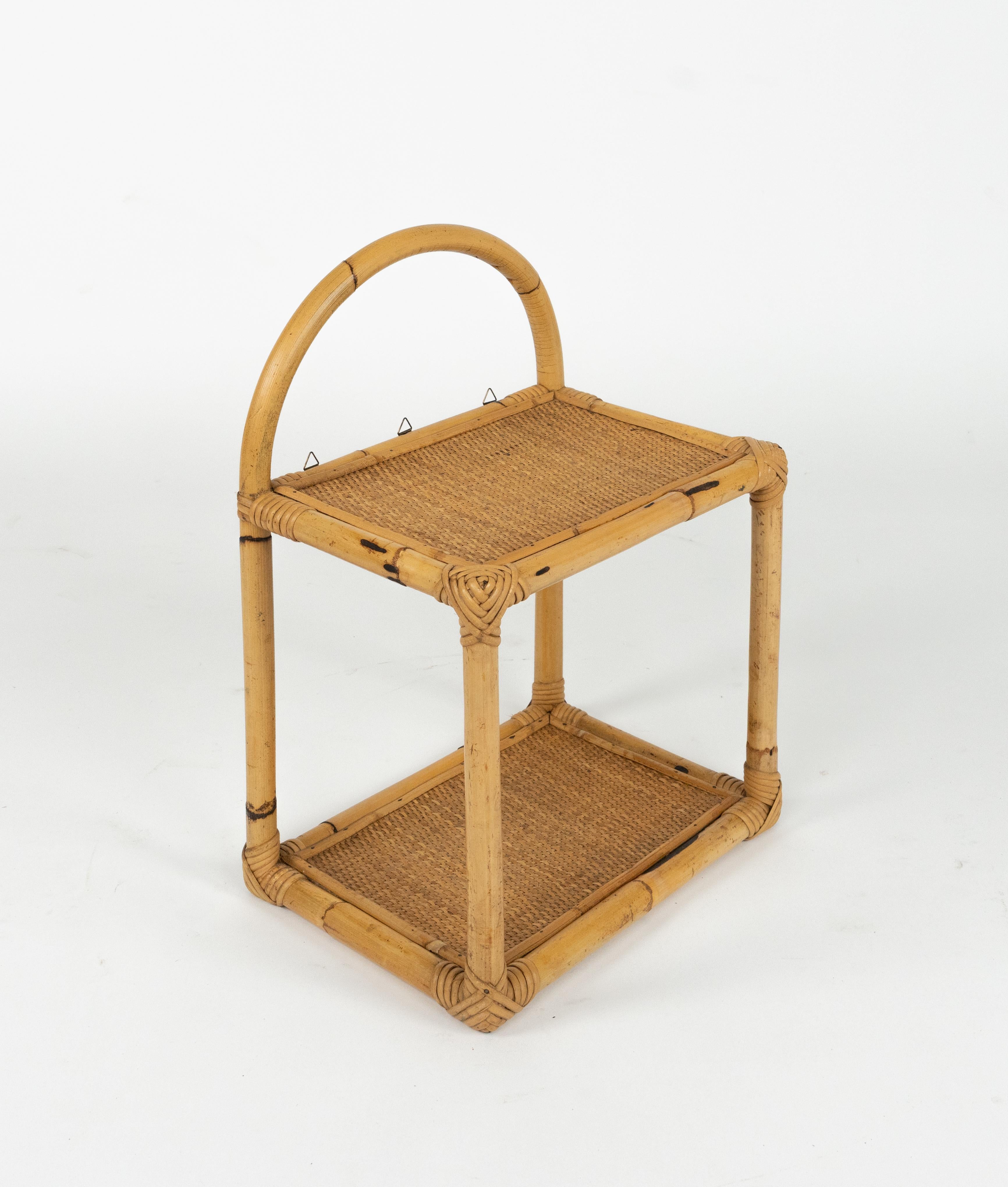 Scaffale a muro a due piani in rattan e bambù del Medioevo, Italia 1960 in vendita 2