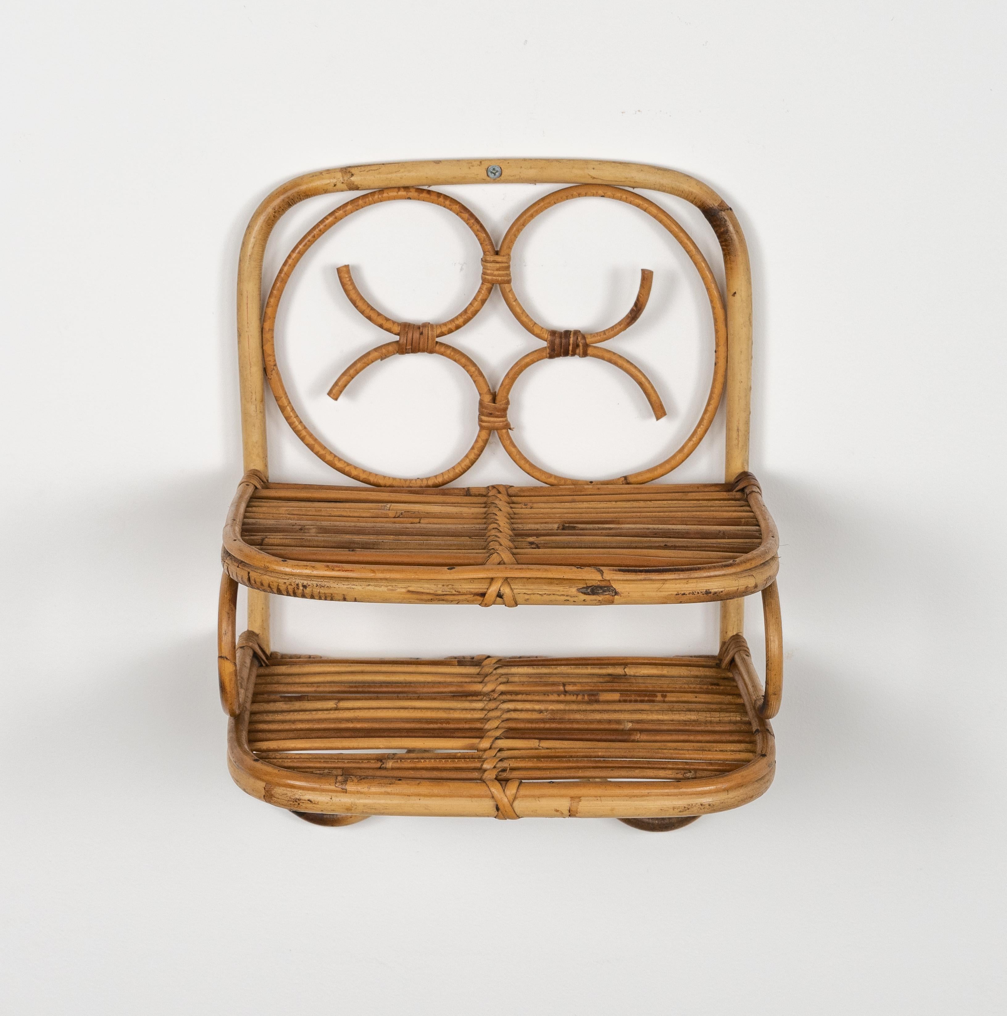 Mid-Century moderno Mensola da parete o tavolino pensile in rattan e bambù del Medioevo, Italia 1960 in vendita