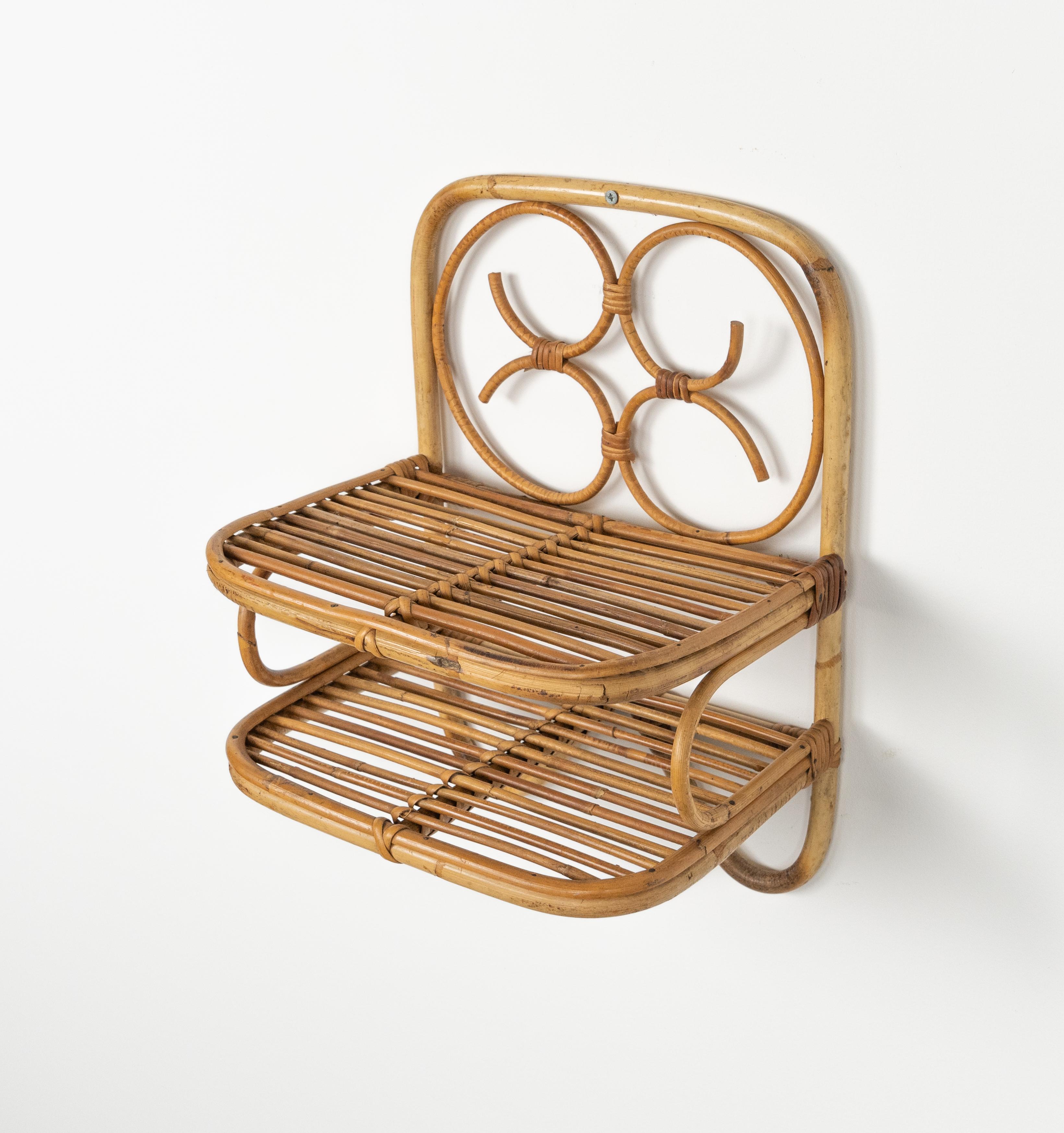 Mensola da parete o tavolino pensile in rattan e bambù del Medioevo, Italia 1960 In condizioni buone in vendita a Rome, IT