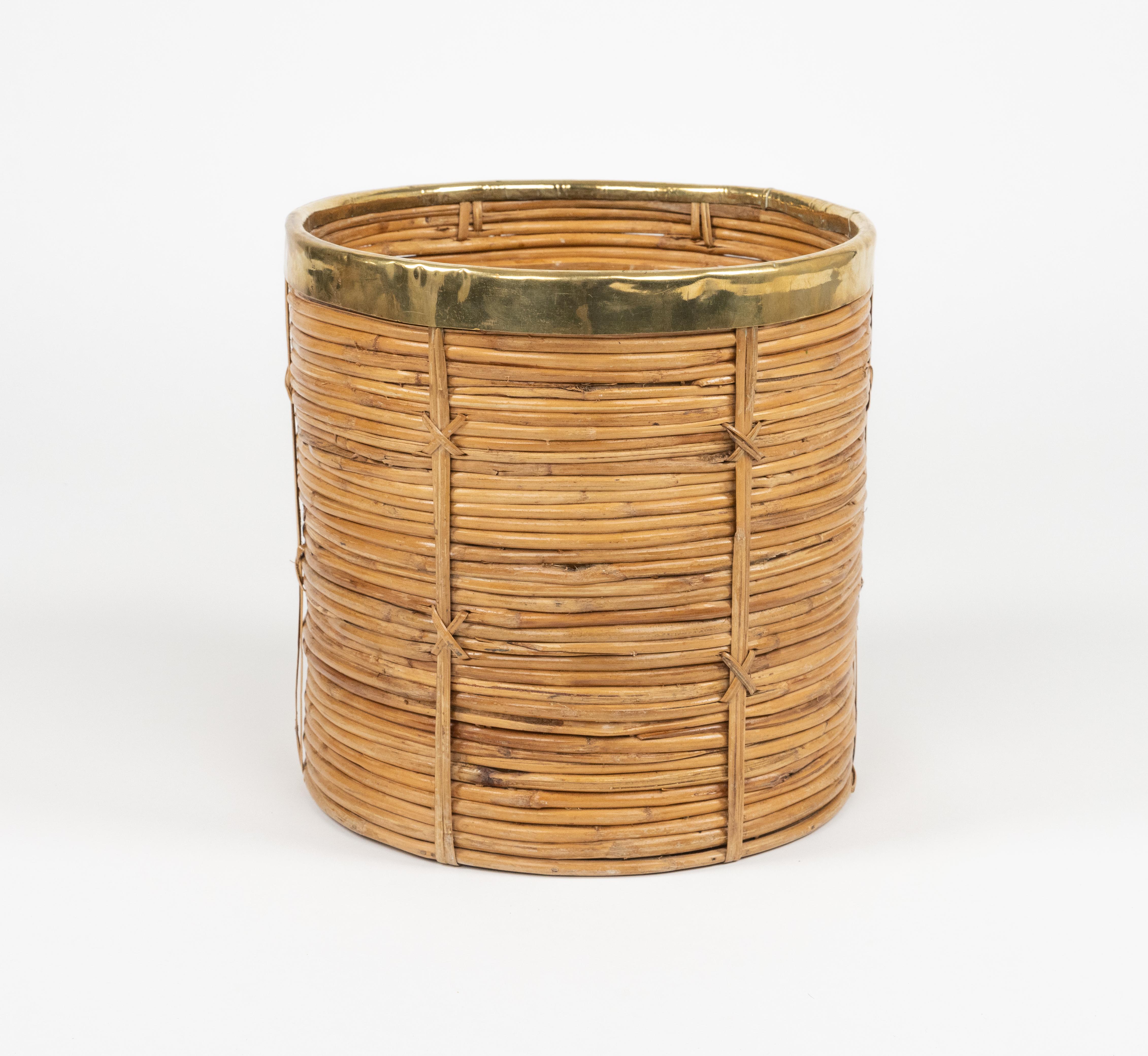 Midcentury Rattan and Brass Basket or Planter Vivai Del Sud Style, Italy 1970s In Good Condition In Rome, IT