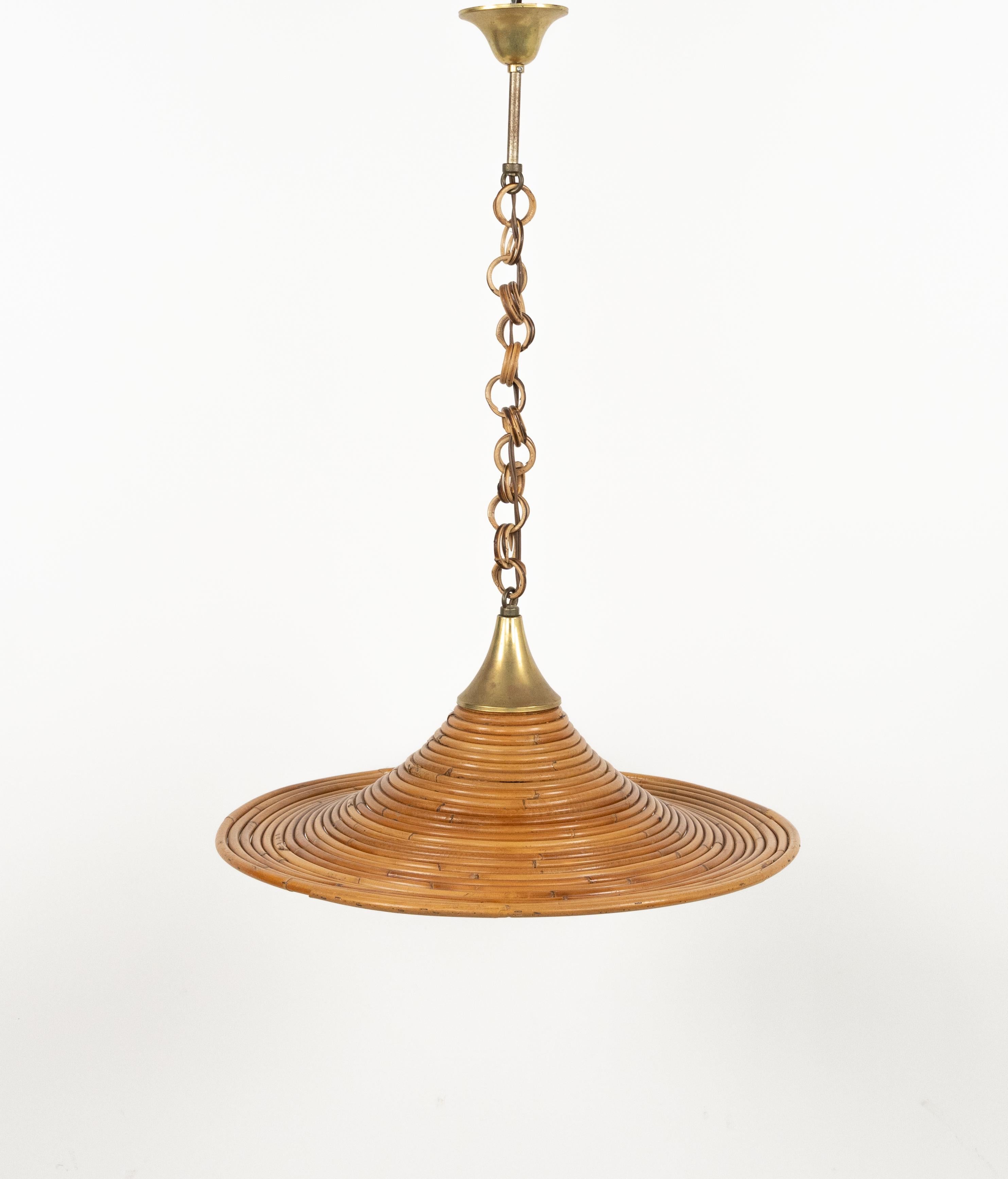 Lampadario di metà secolo in rattan e ottone attribuito a Vivai del Sud, Italia anni '70 in vendita 4