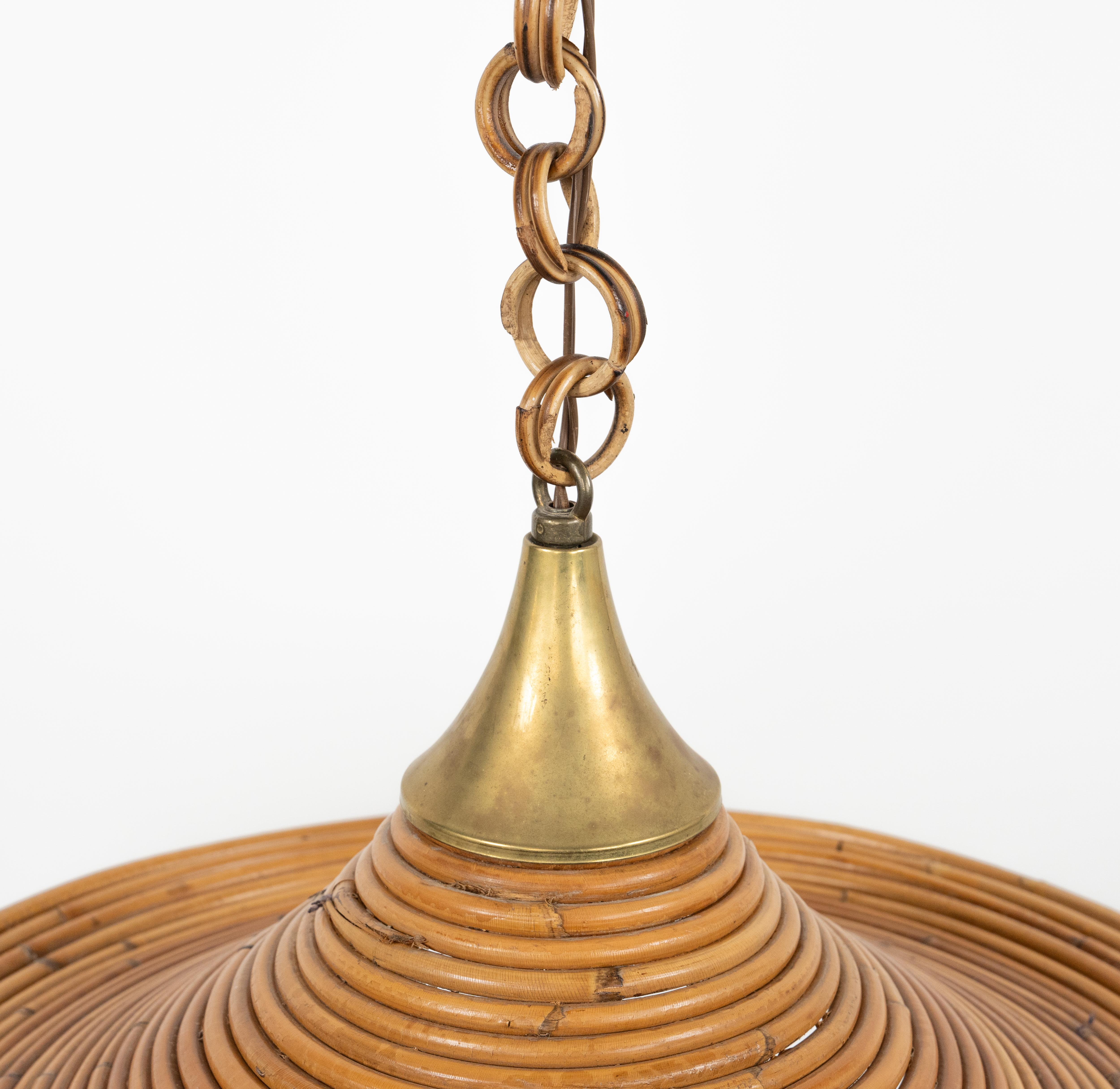Lampadario di metà secolo in rattan e ottone attribuito a Vivai del Sud, Italia anni '70 in vendita 2