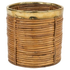 Cestino decorativo in ottone e rattan del Medioevo in stile Vivai del Sud, Italia anni '70