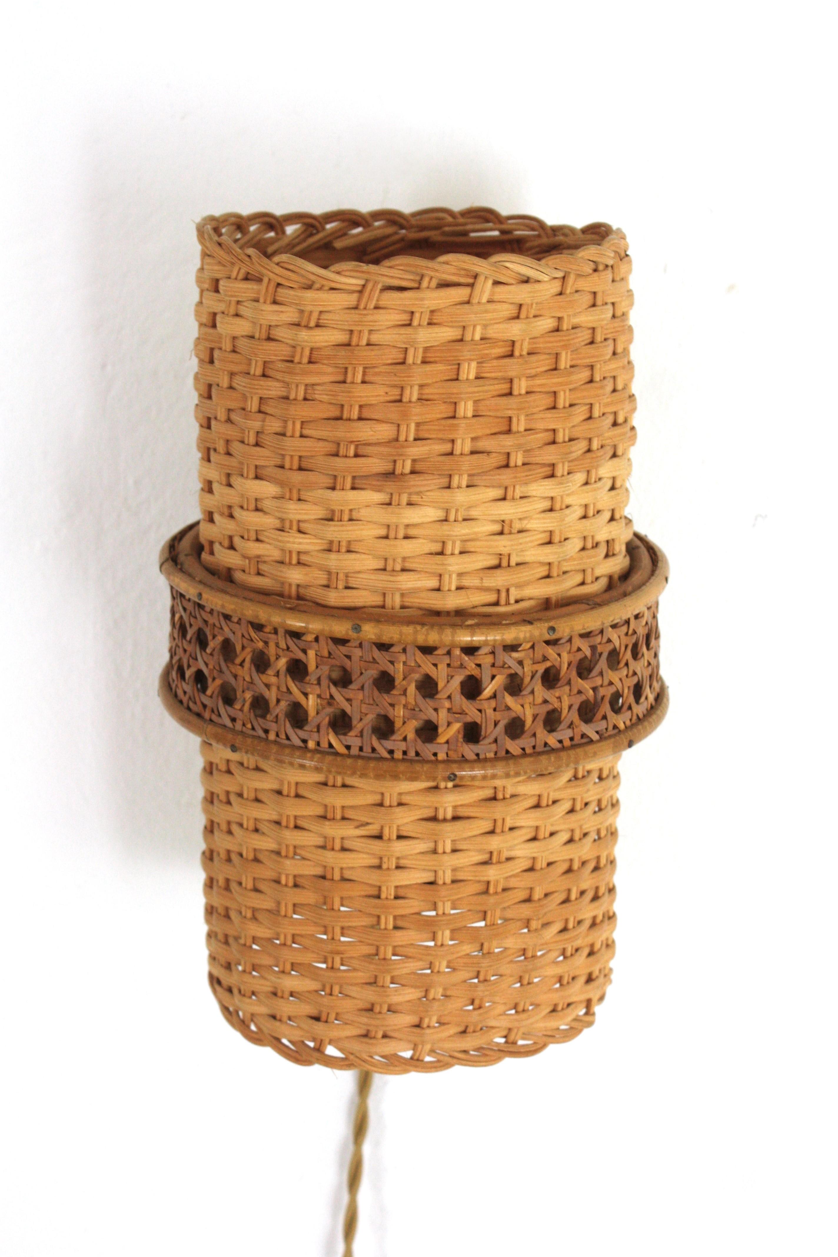 Wandleuchte aus Rattan und Korbgeflecht aus der Mitte des Jahrhunderts, 1950er Jahre im Angebot 2