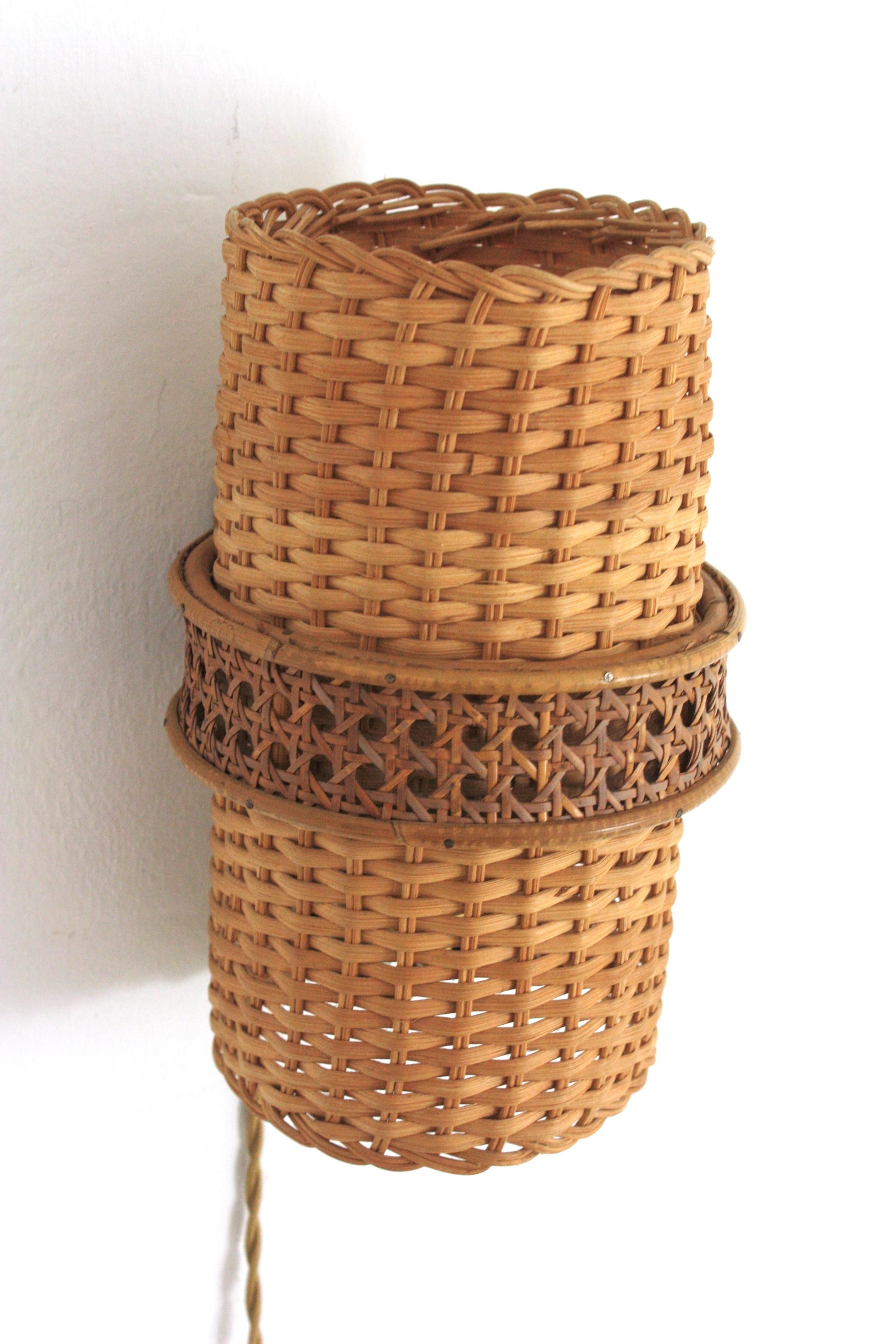 Wandleuchte aus Rattan und Korbgeflecht aus der Mitte des Jahrhunderts, 1950er Jahre im Angebot 4