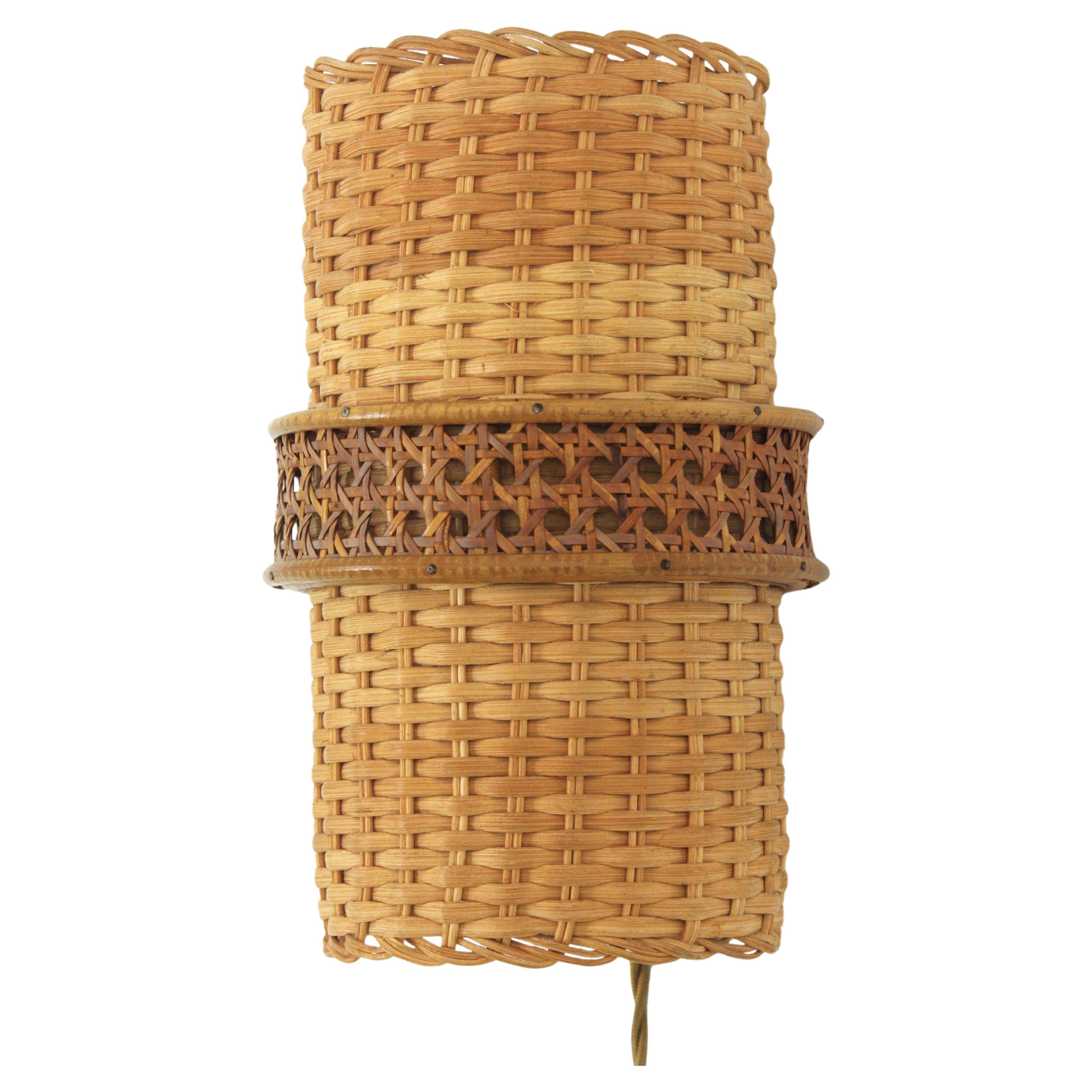Wandleuchte aus Rattan und Korbgeflecht aus der Mitte des Jahrhunderts, 1950er Jahre im Angebot