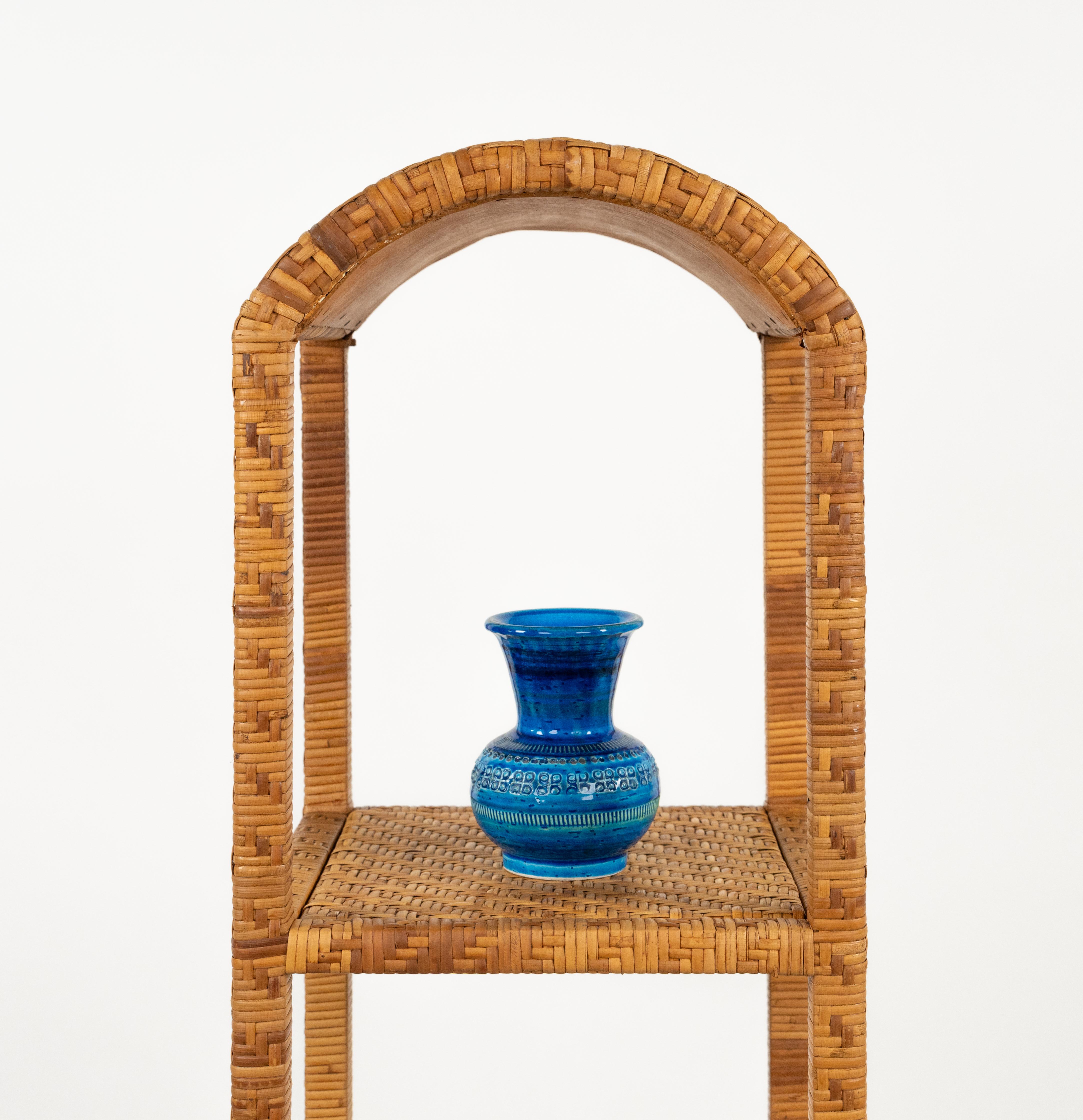 Rattan- und Korbweide Etagere Vivai del Sud-Stil aus der Mitte des Jahrhunderts, Italien 1970er Jahre (Mitte des 20. Jahrhunderts) im Angebot