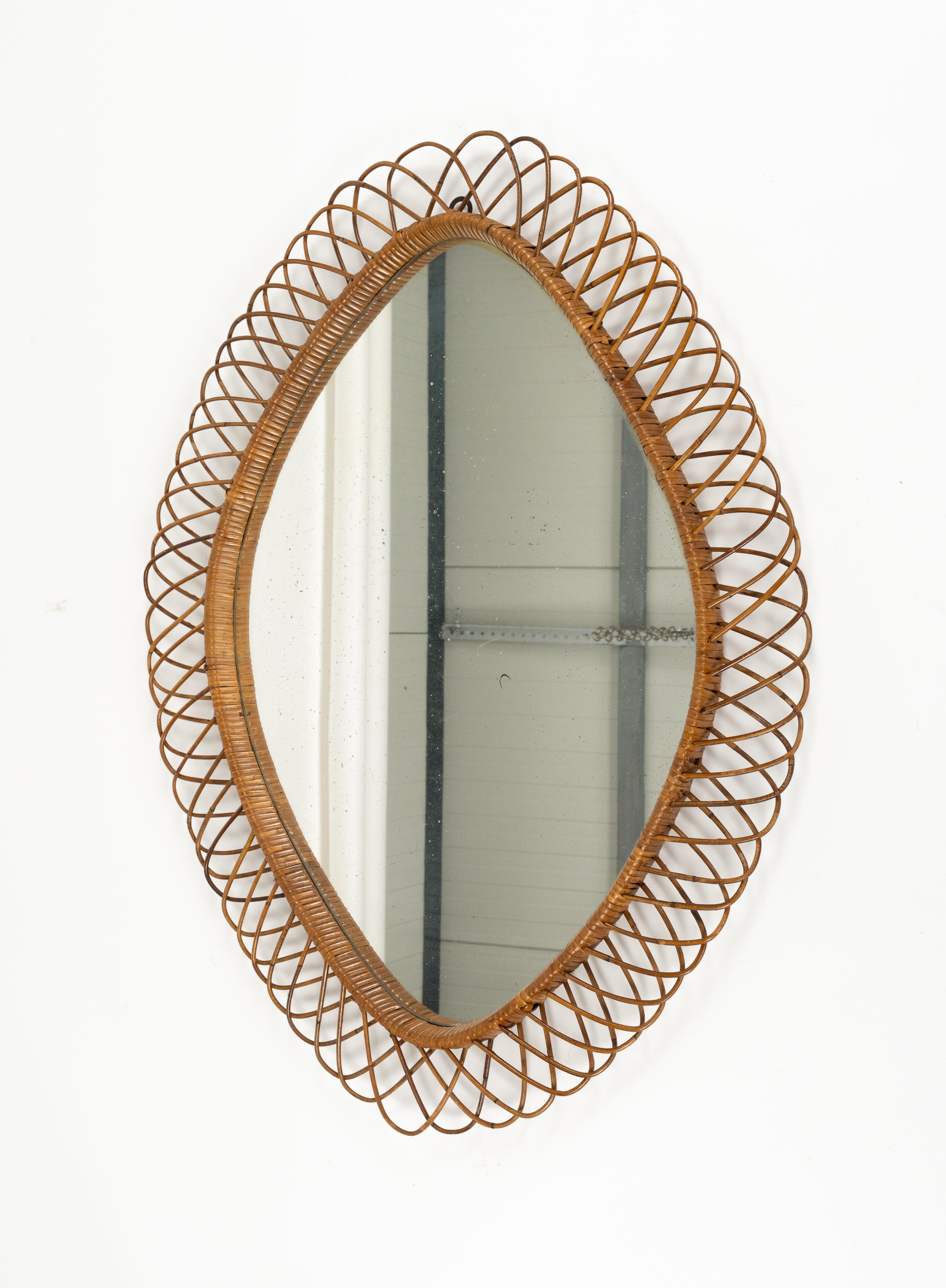 Specchio da parete ovale in vimini e rattan del Medioevo, Italia 1960 in vendita 6