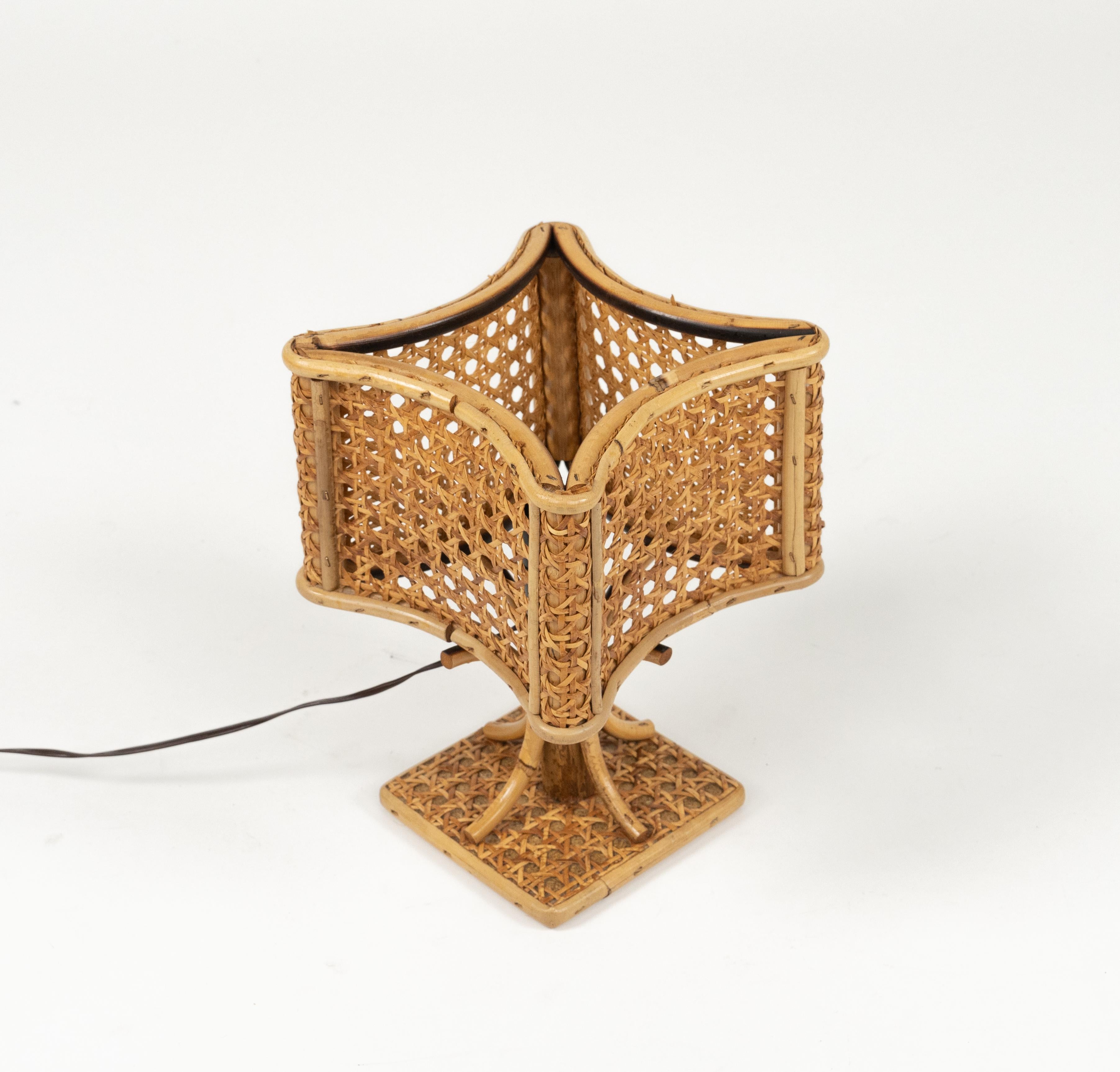 Hand-Crafted Midcentury Rattan and Wicker Pair of Table Lamps Louis Sognot Style, Italy 1960s For Sale