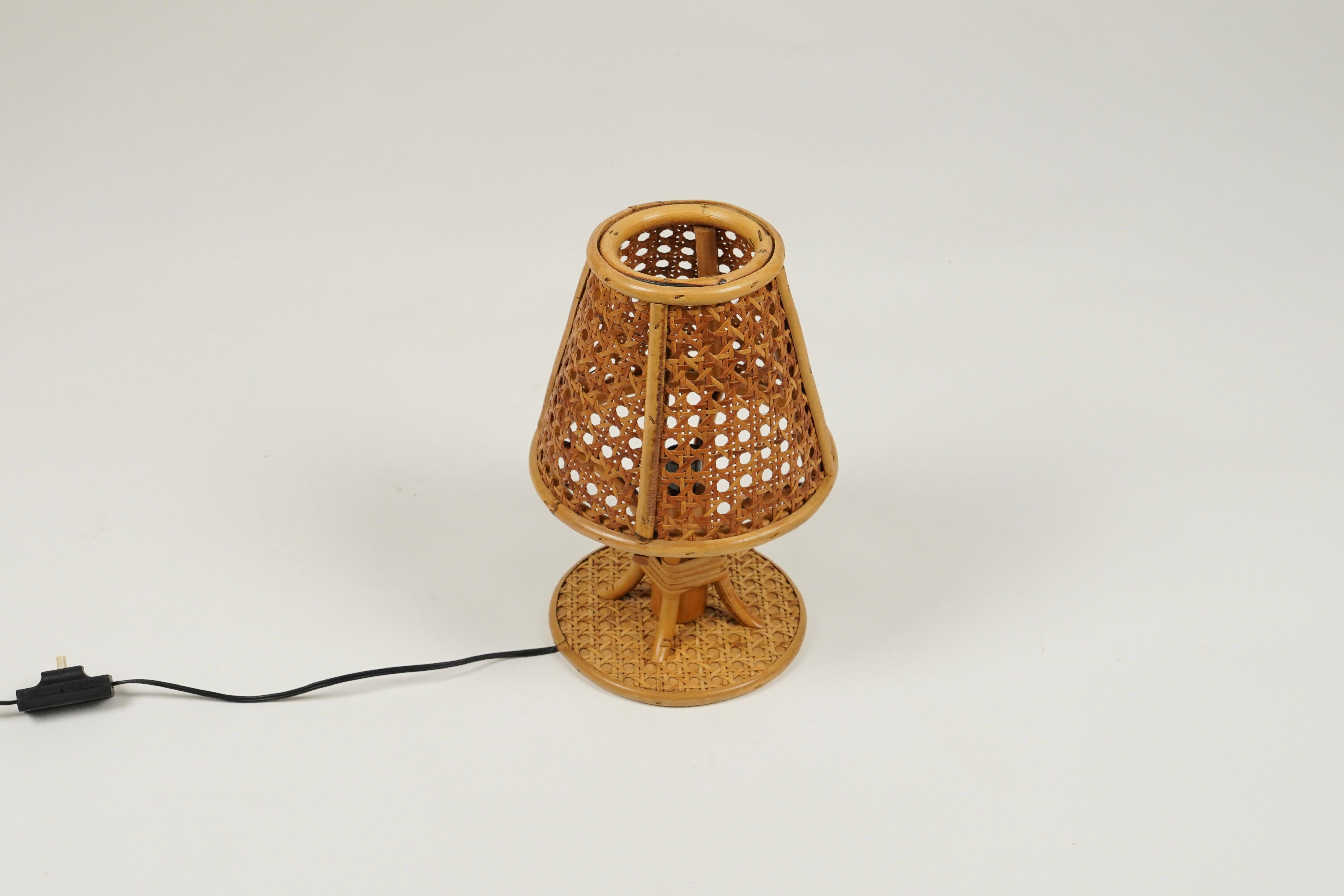 Midcentury Rattan and Wicker Table Lamp Louis Sognot Style, Italy, circa 1970s For Sale 3
