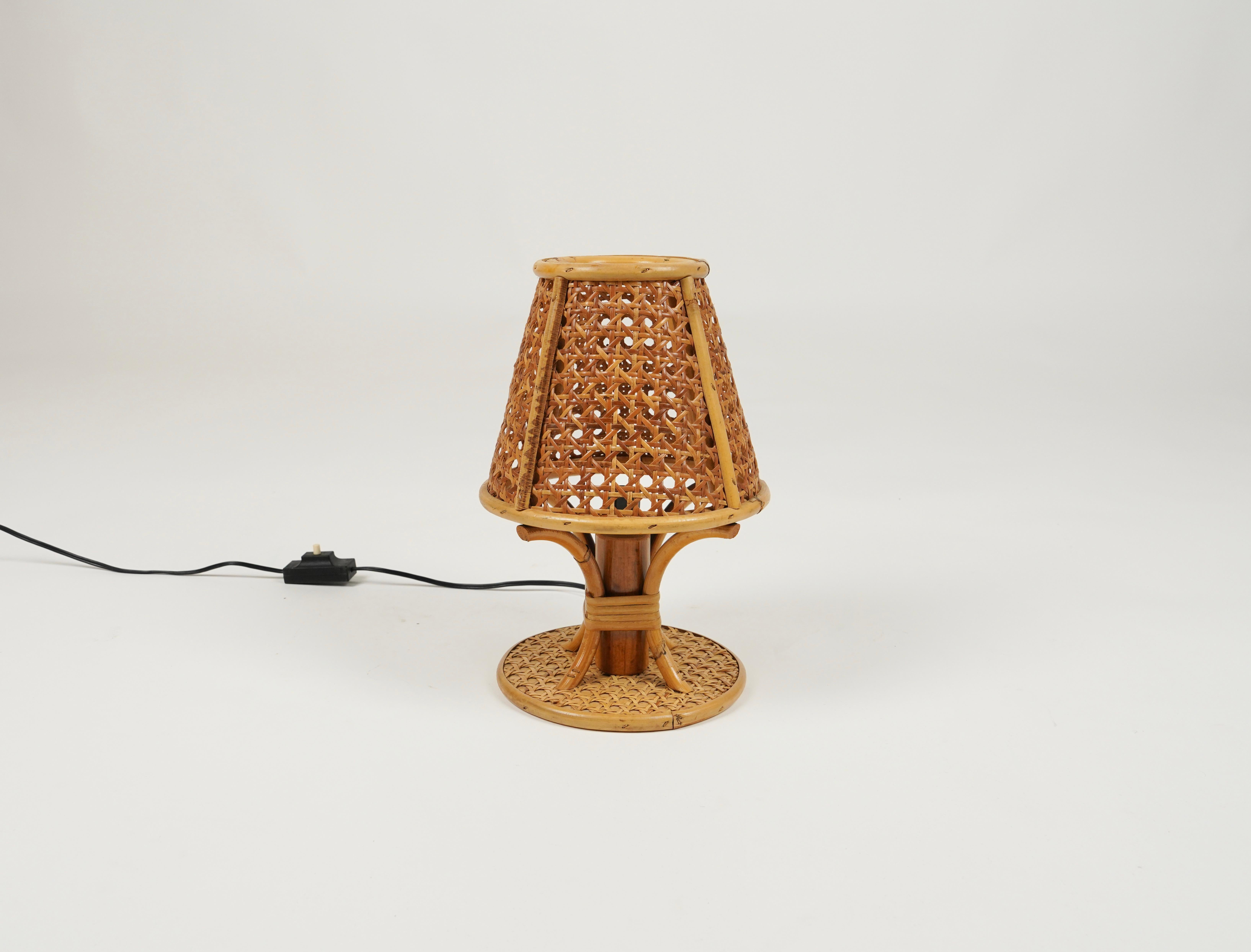 Italian Midcentury Rattan and Wicker Table Lamp Louis Sognot Style, Italy, circa 1970s For Sale